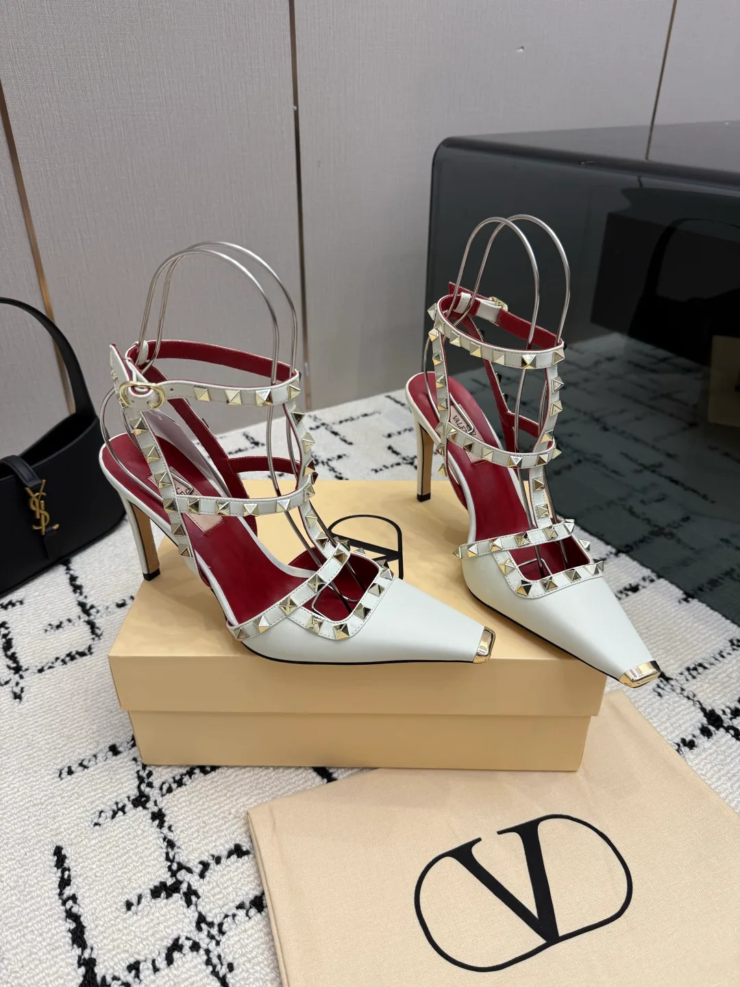Women's Open-Toe Sandals VALENTINO 17594483