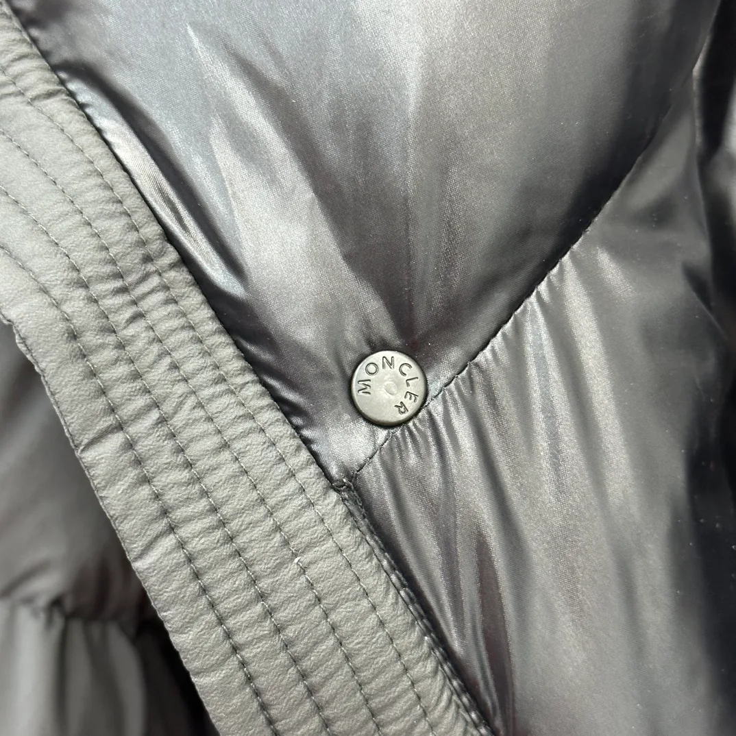 Women's Jackets And Down Jackets MONCLER 18415707