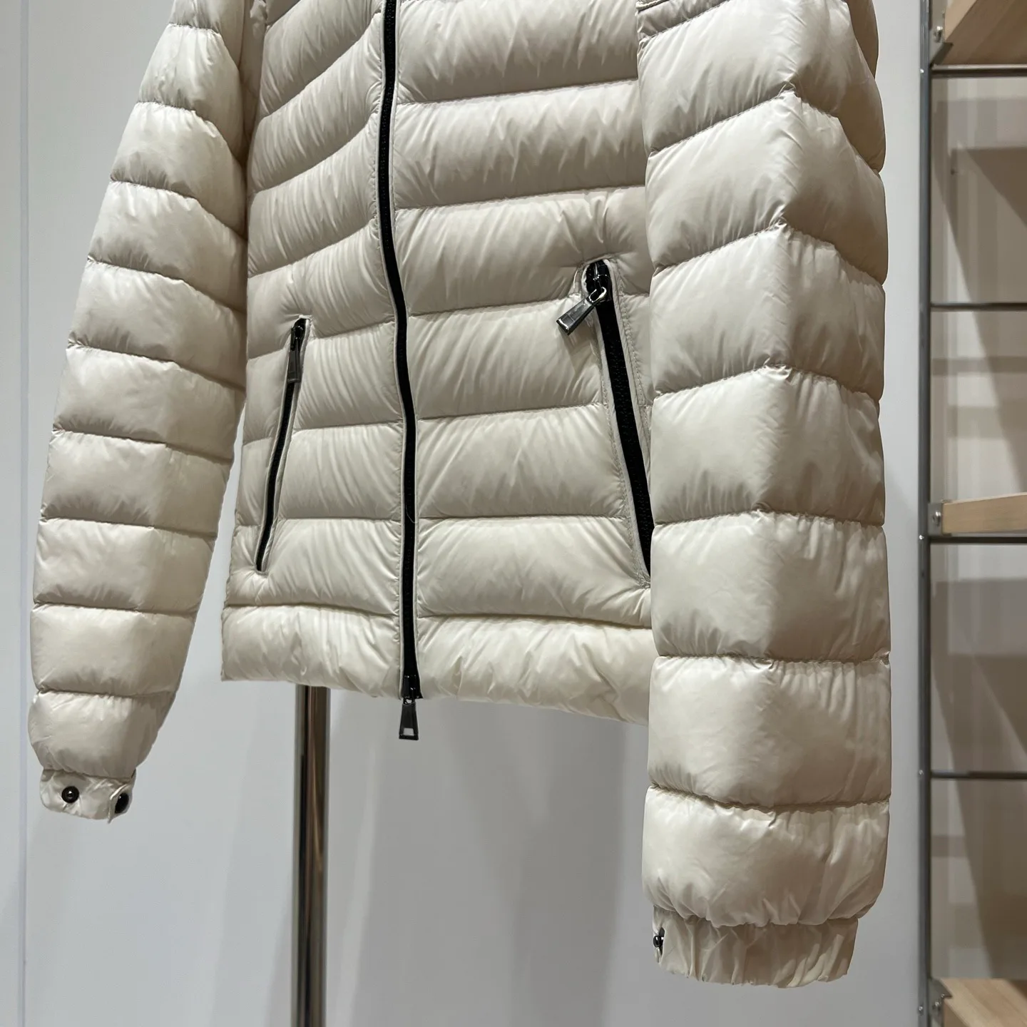 Women's Jackets And Down Jackets MONCLER 18336958