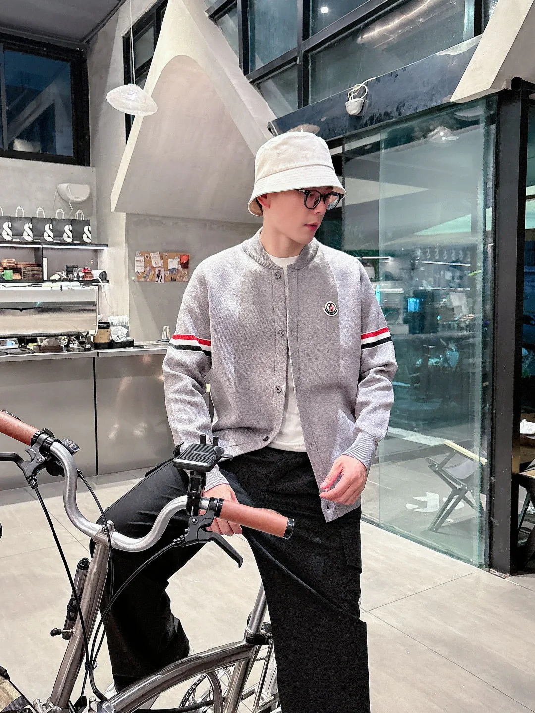 Men's Jumpers And Sweaters MONCLER 18543092