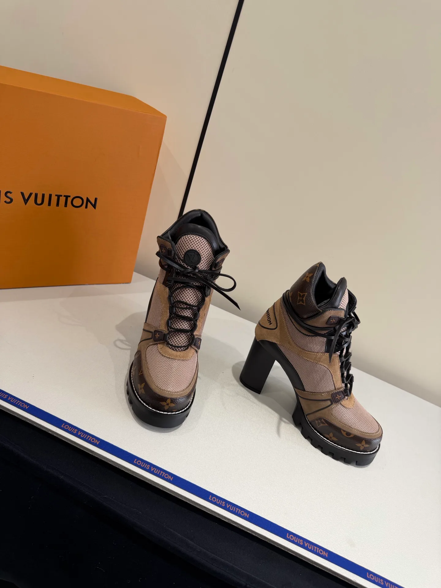 Women's Ankle Boots LOUIS VUITTON 19563680