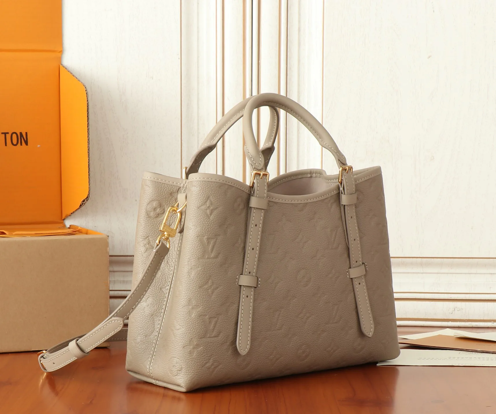 Women's Classic Handbags LOUIS VUITTON 17615675