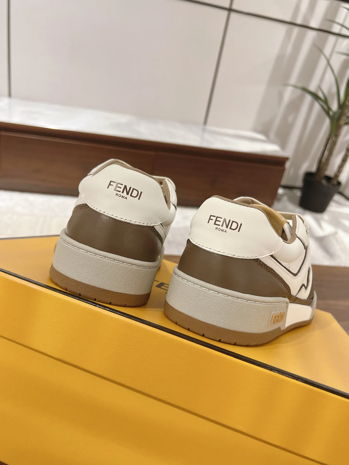 Women's Sneakers FENDI 18219544