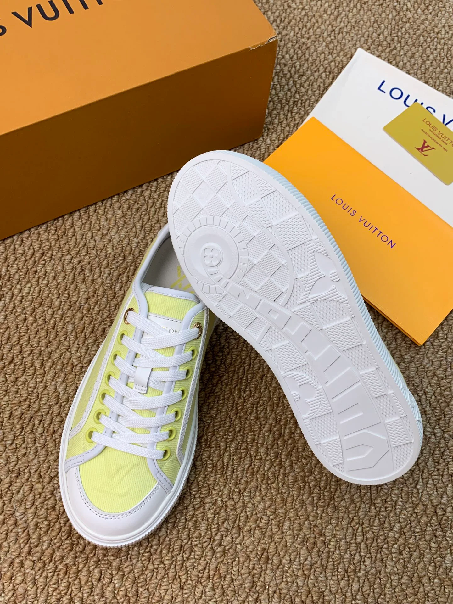 Women's Sneakers LOUIS VUITTON 17545205