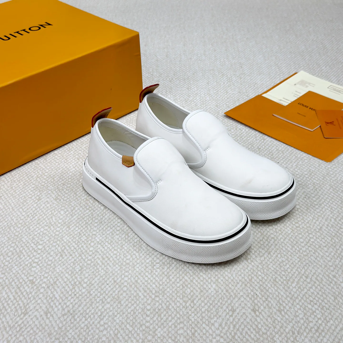 Men's Sneakers LOUIS VUITTON 18365137
