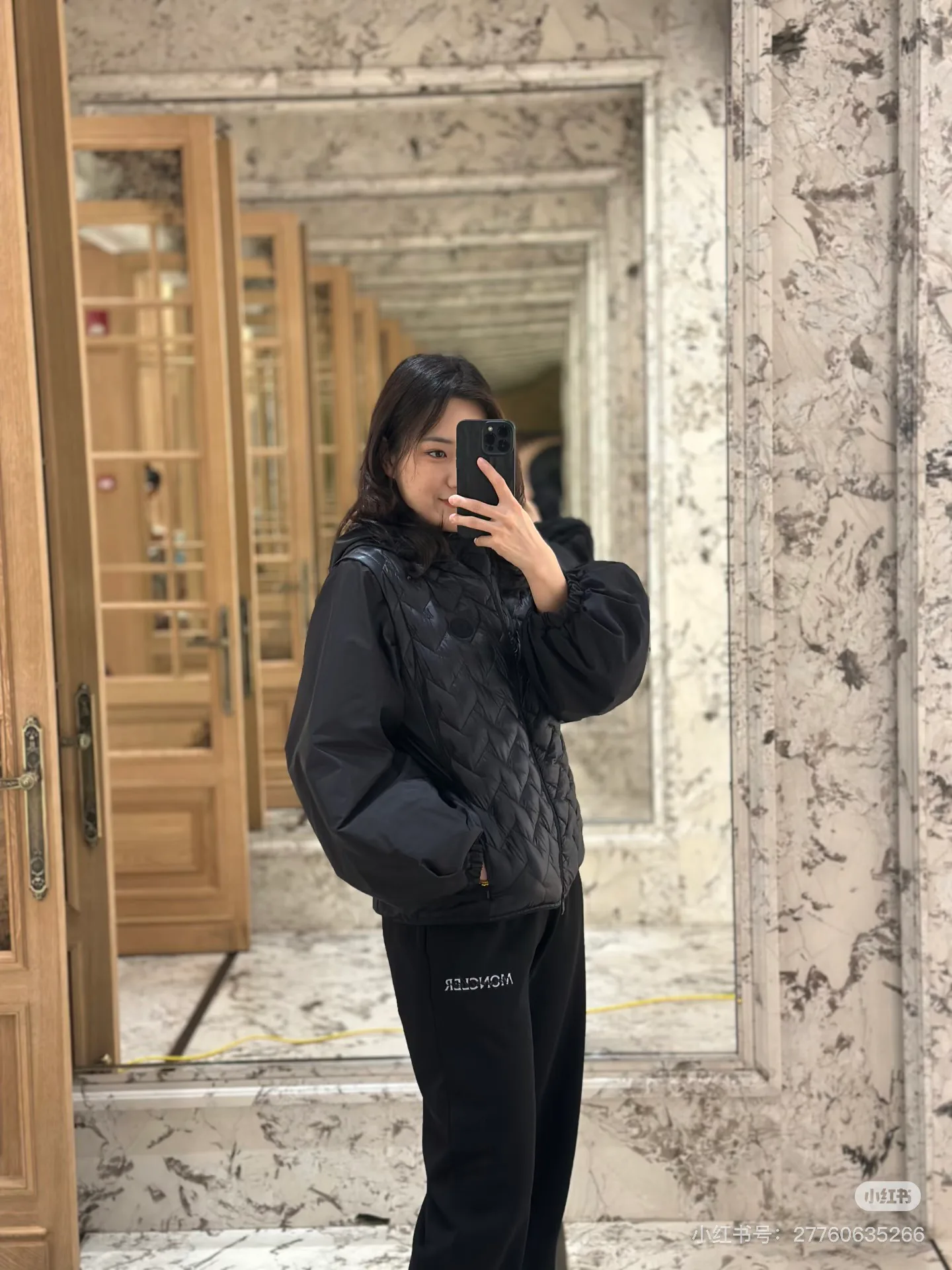 Women's Jackets And Down Jackets MONCLER 18044131