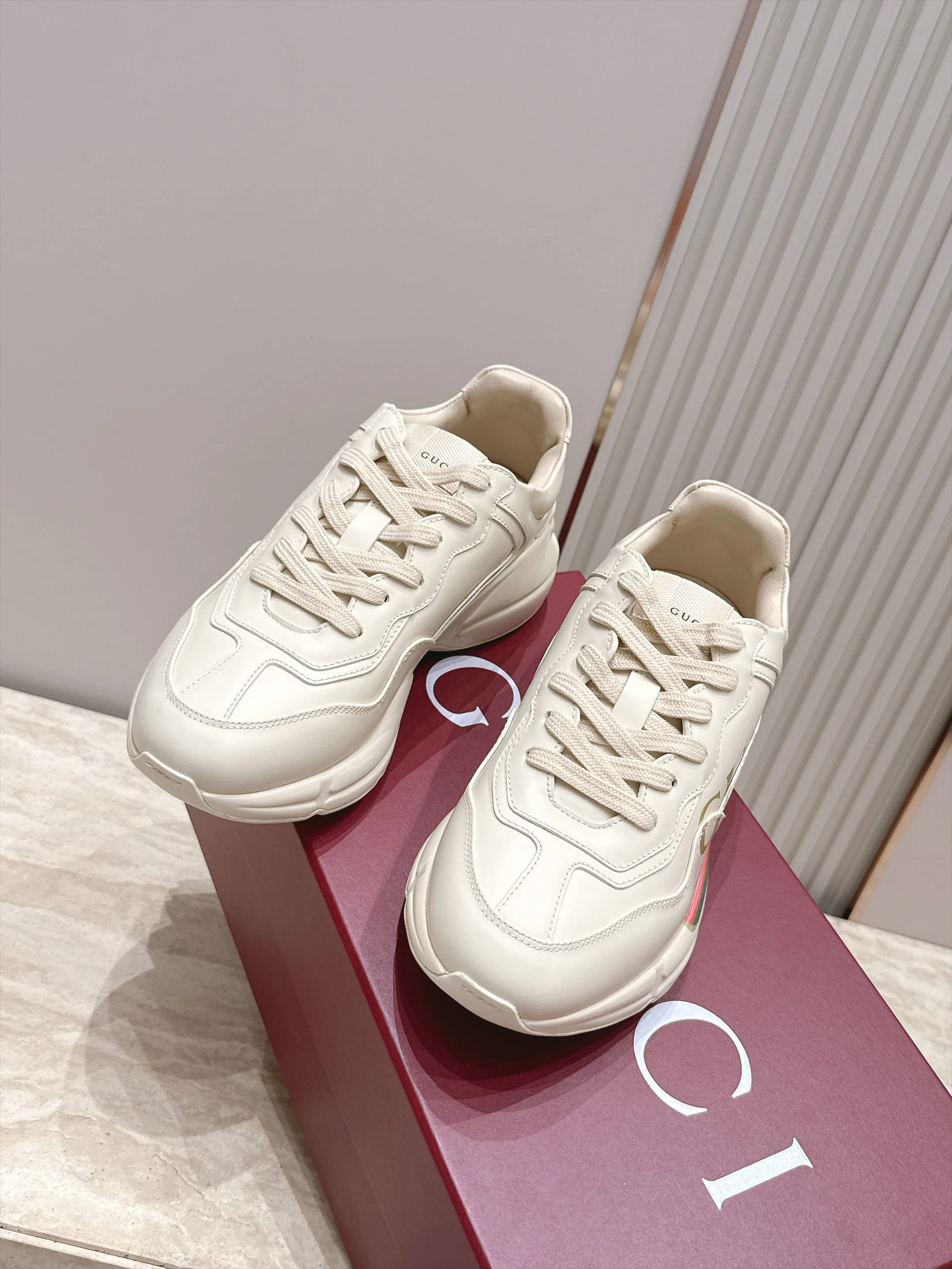 Women's Sneakers GUCCI 18025258