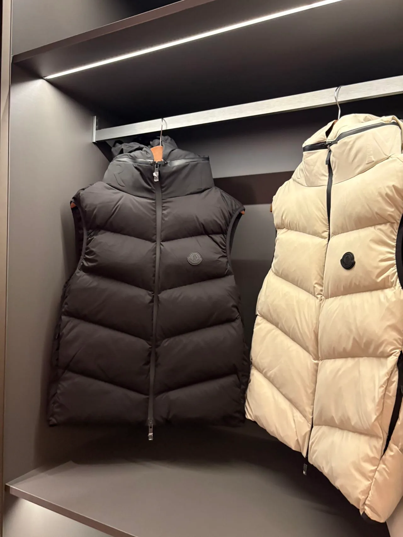 Men's Vests MONCLER 18111046