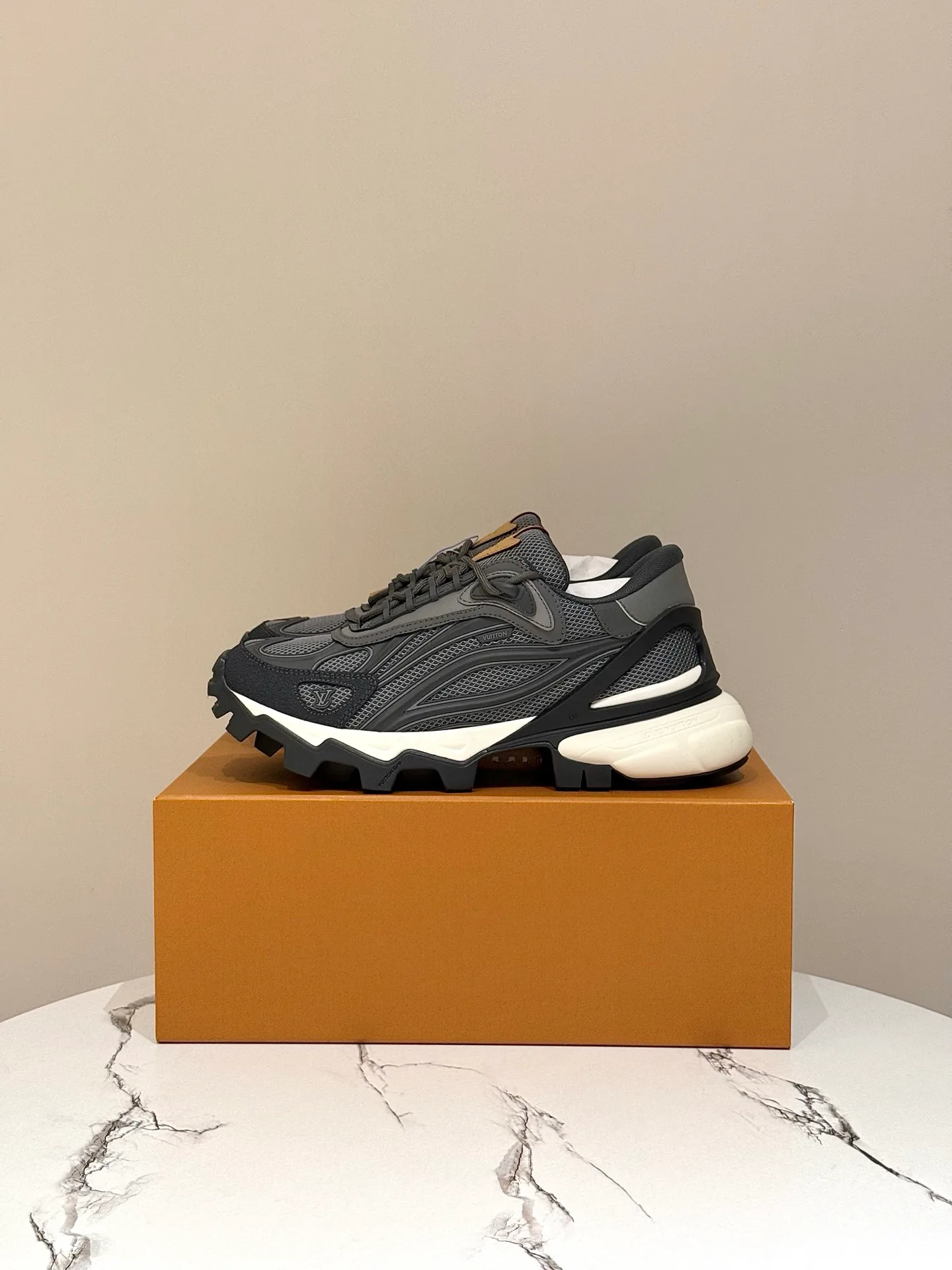 Women's Sneakers LOUIS VUITTON 17872797