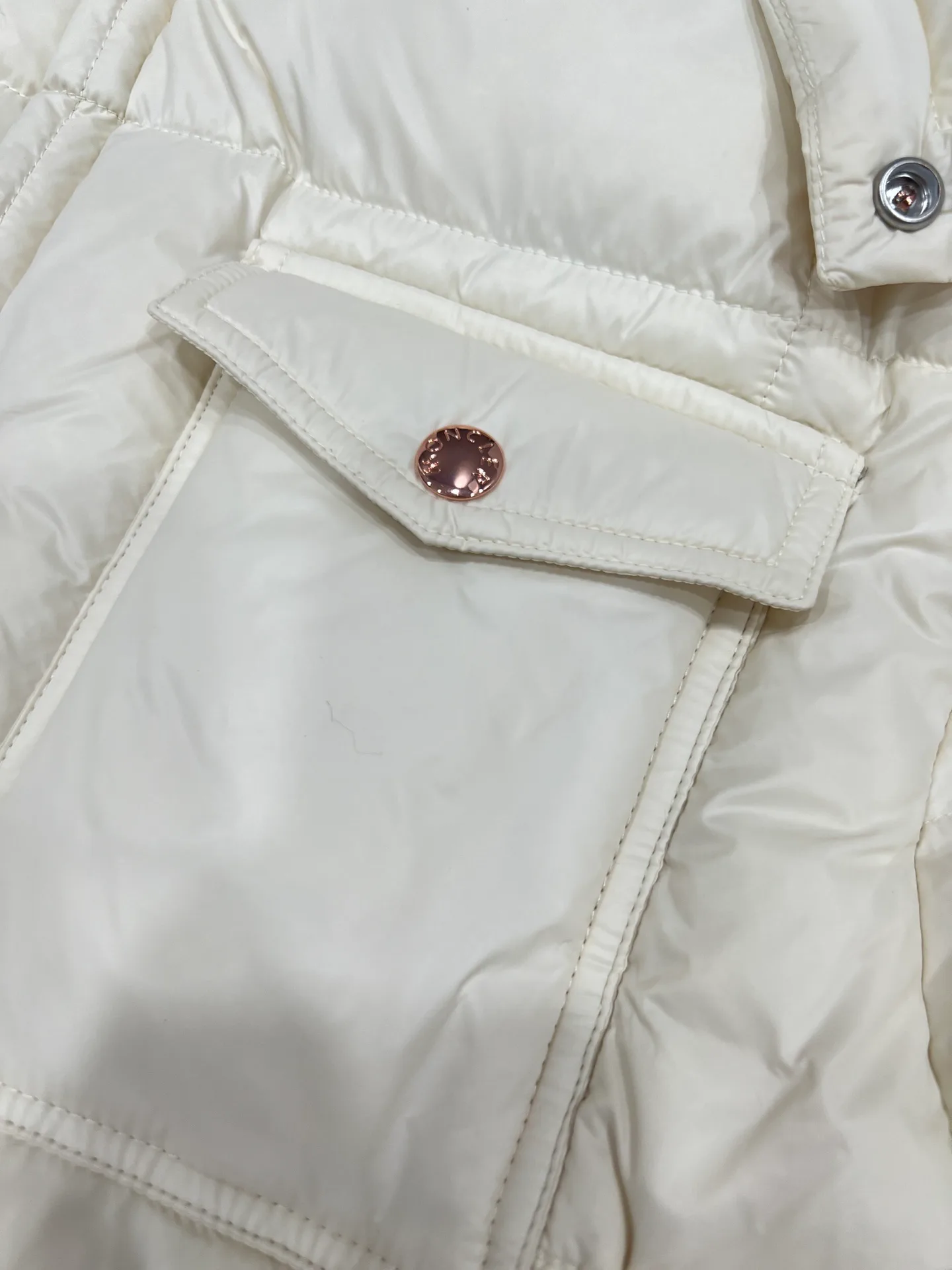 Women's Jackets And Down Jackets MONCLER 17888371