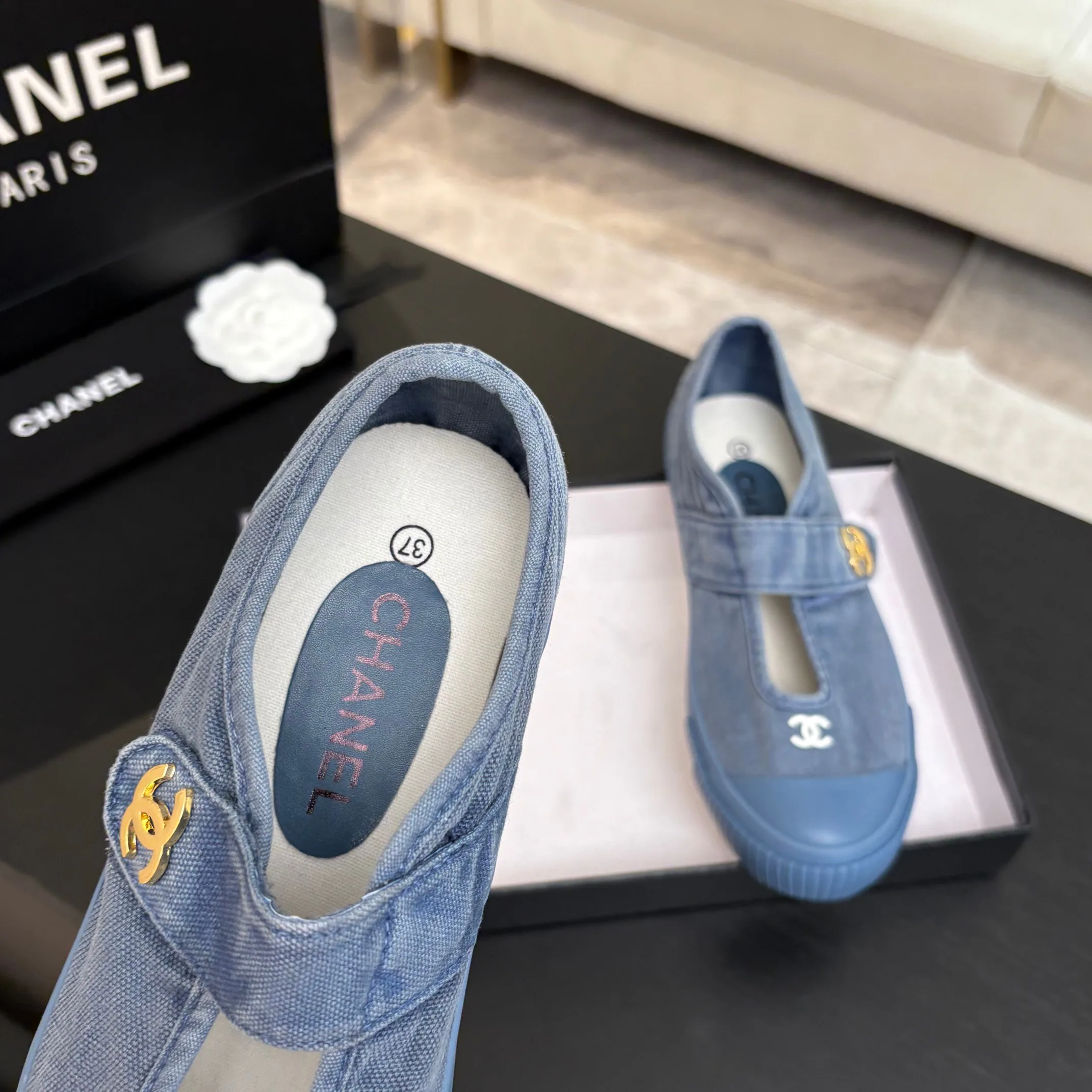 Women's Sneakers CHANEL 18062817