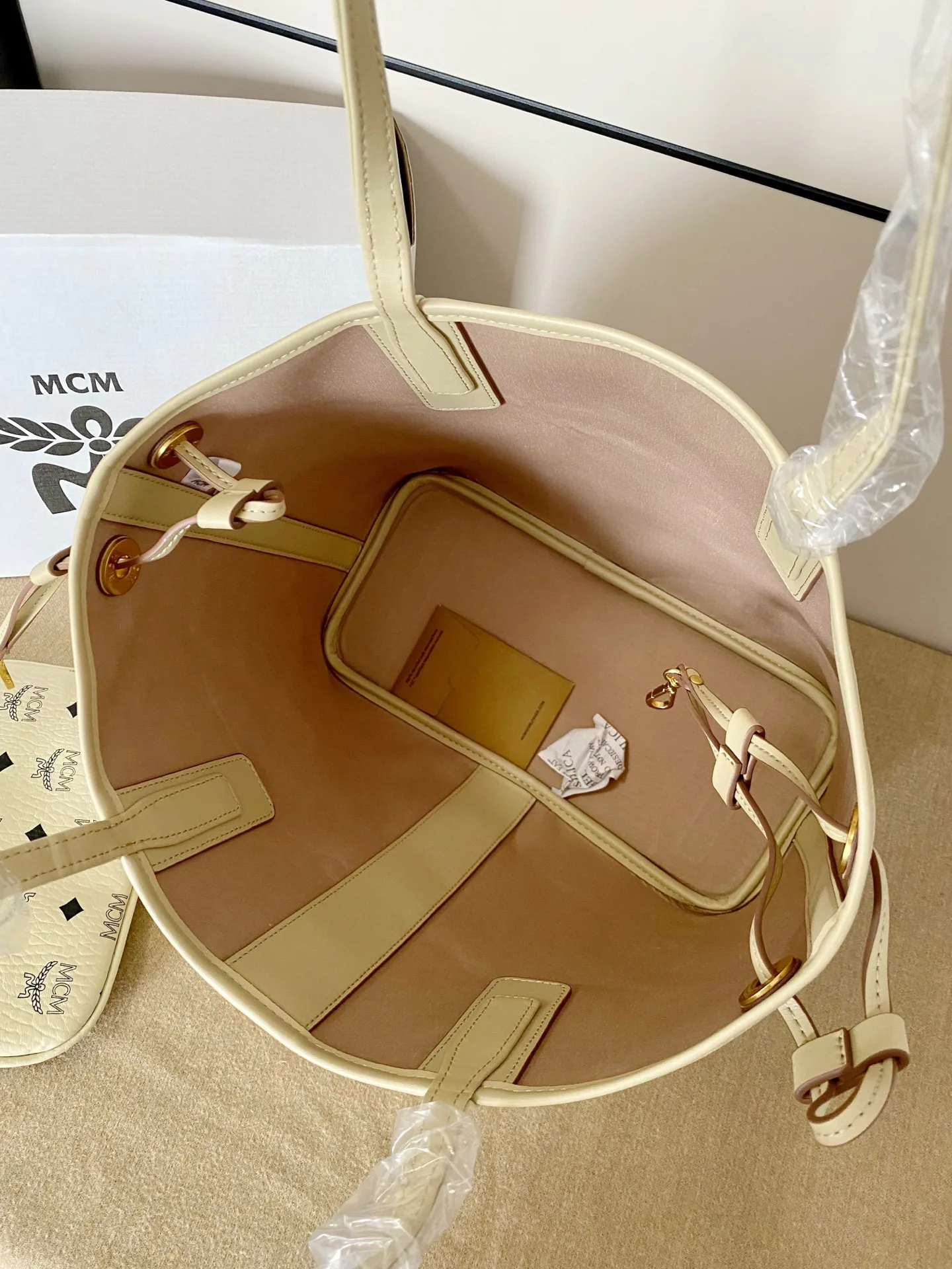 Women's Classic Handbags MCM 18223301