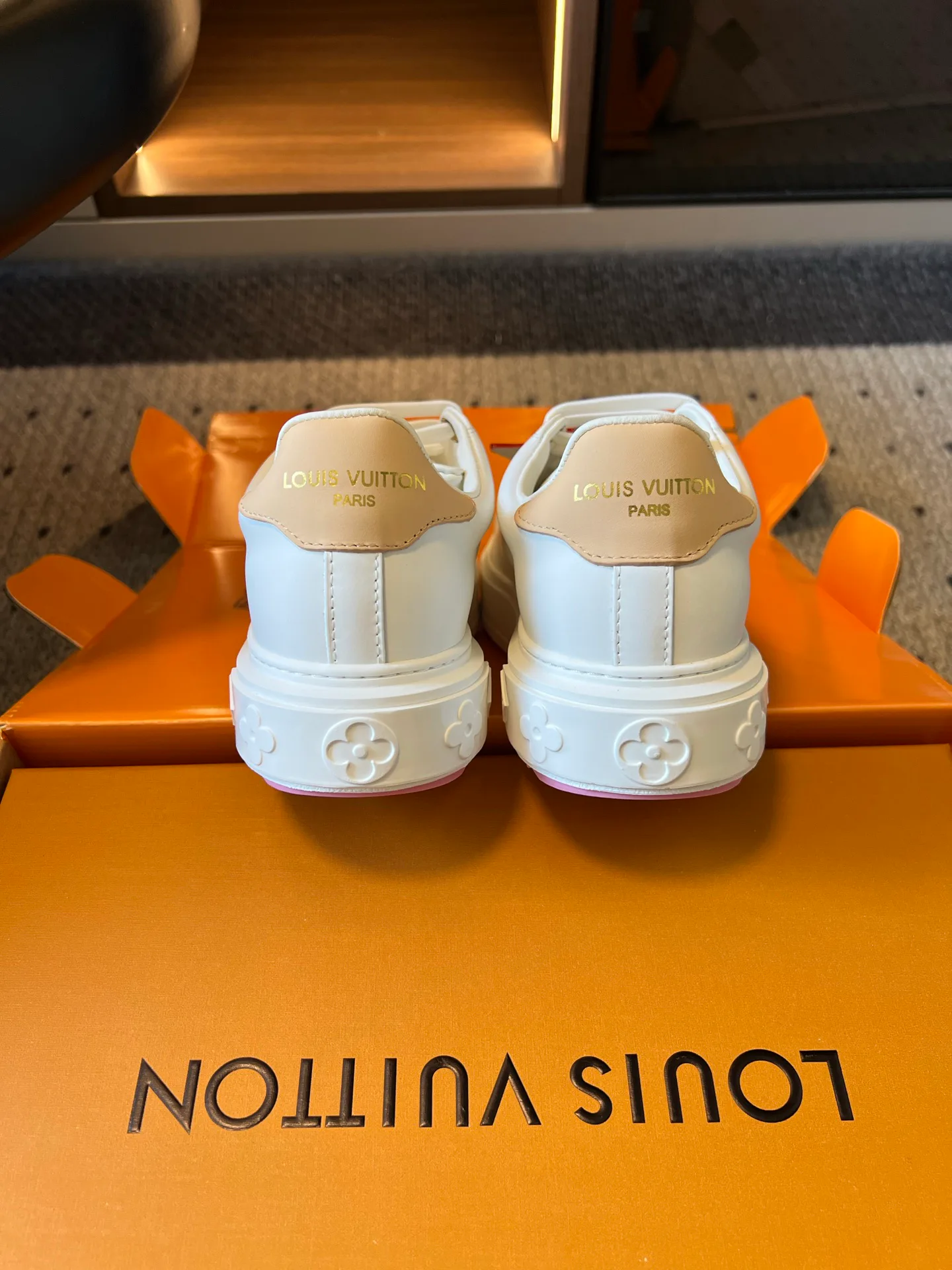 Women's Sneakers LOUIS VUITTON 18457652