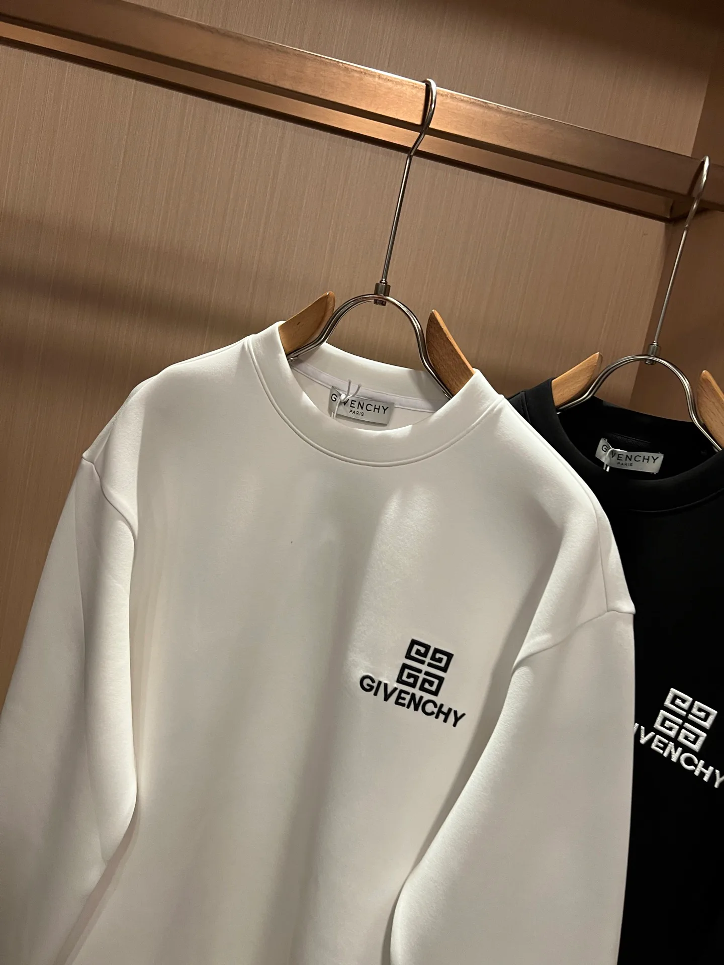 Men's Sweatshirts And Hoodies GIVENCHY 18519644