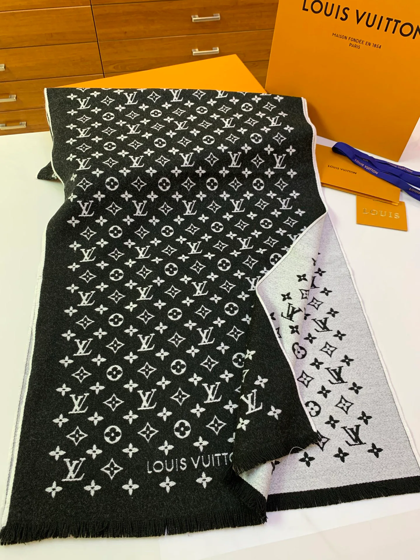 Scarves LOUIS VUITTON 18535869