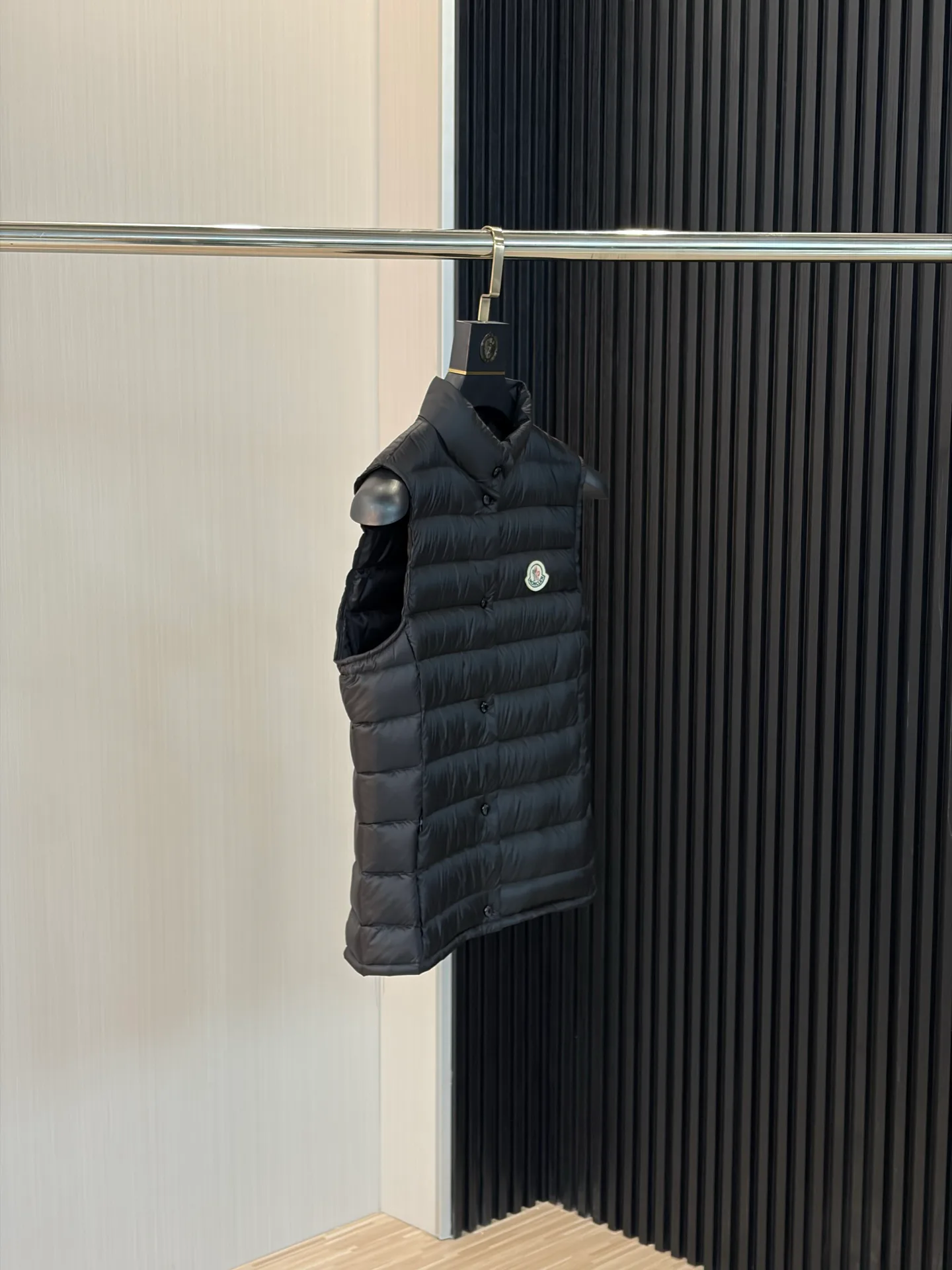 Women's Jackets And Down Jackets MONCLER 18140999