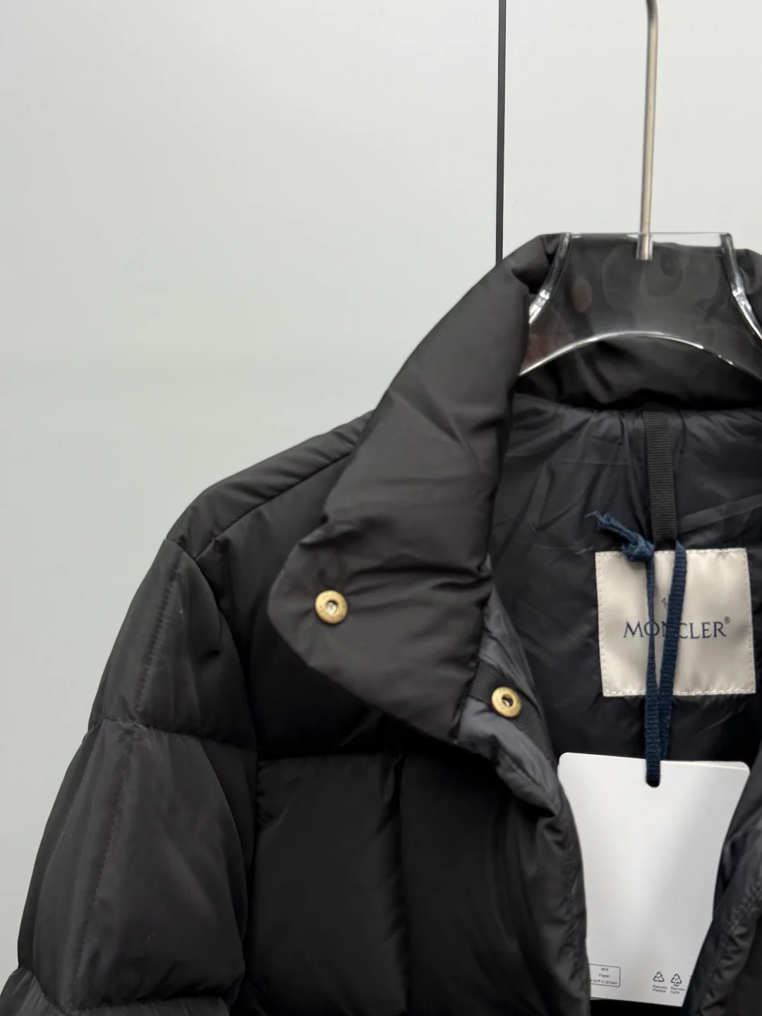 Women's Jackets And Down Jackets MONCLER 18016653