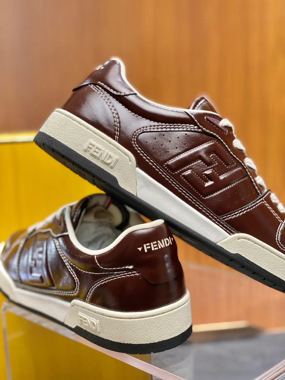 Women's Sneakers FENDI 18119371