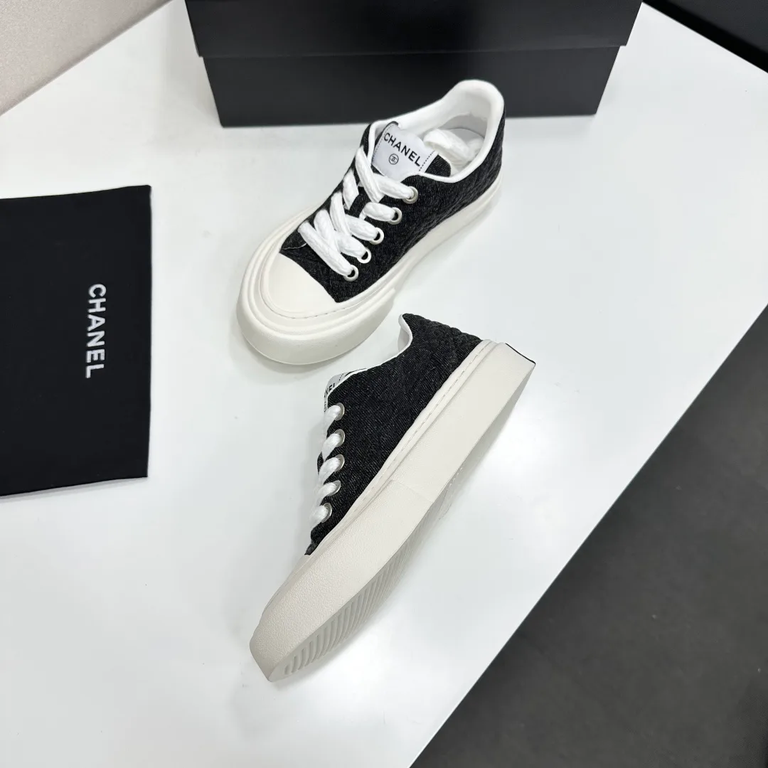 Women's Sneakers CHANEL 17825113
