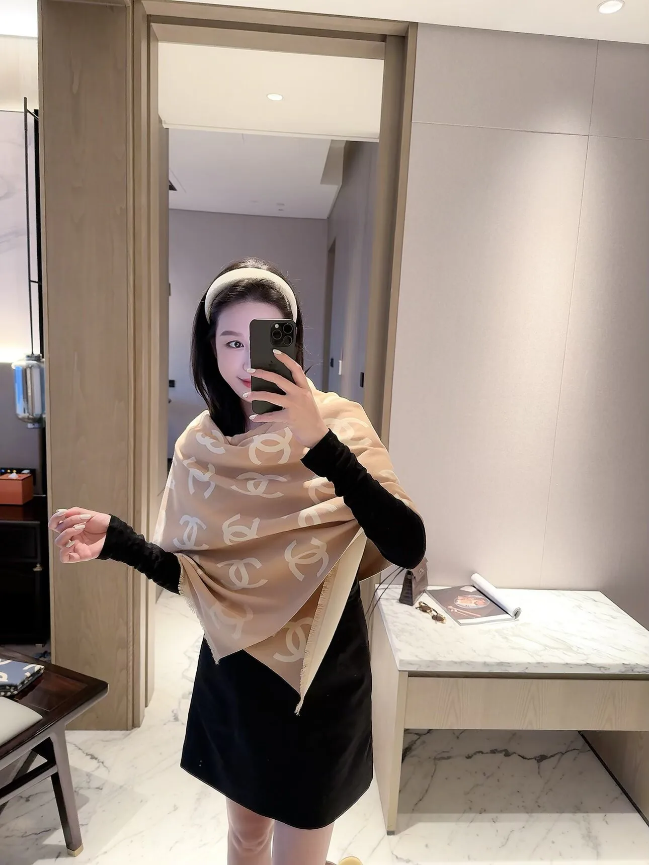 Scarves CHANEL 18003000