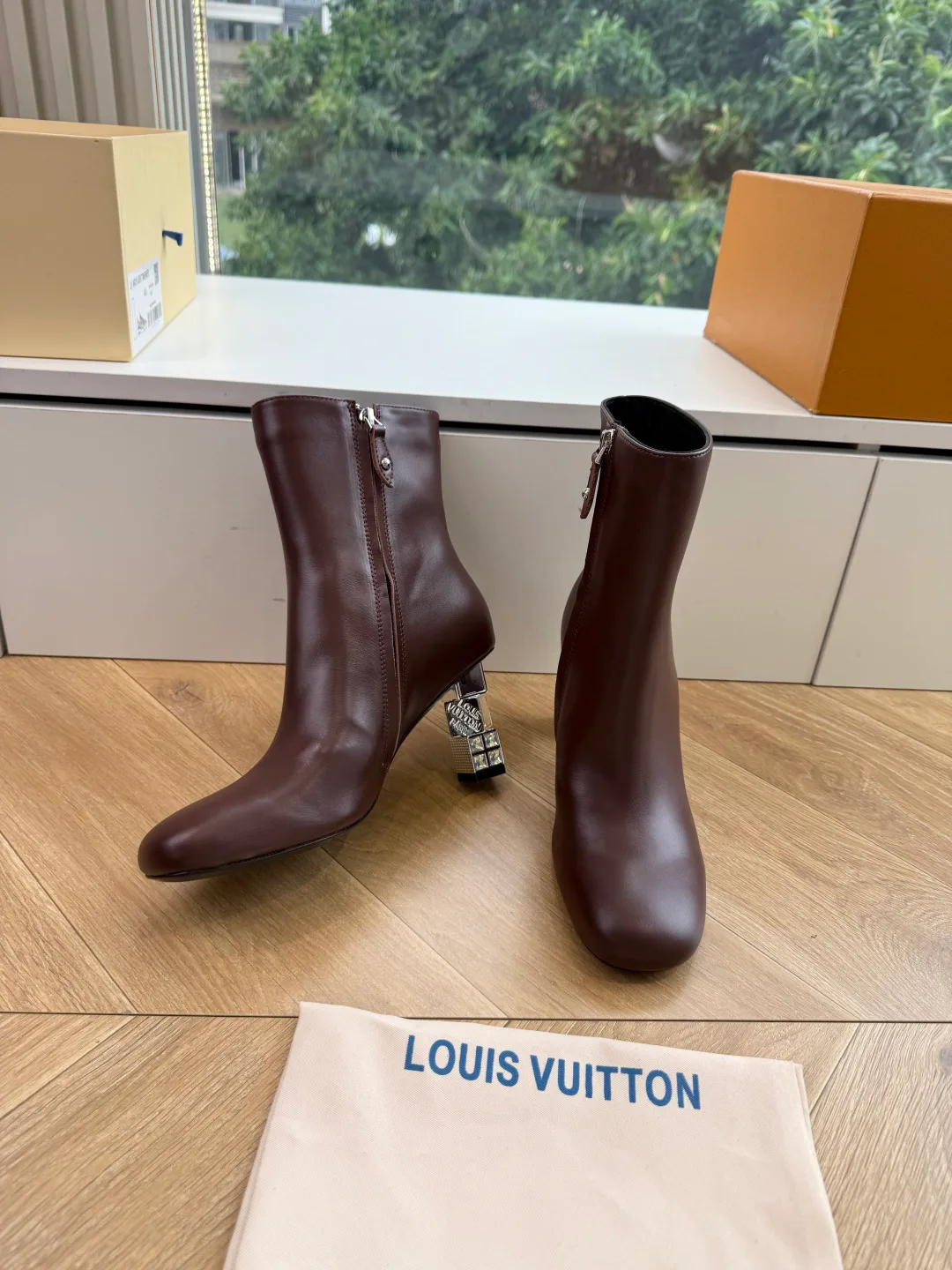 Women's Booties LOUIS VUITTON 17940261