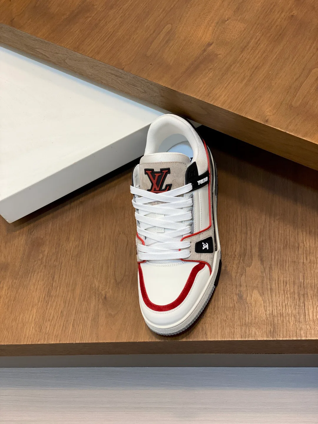 Men's Sneakers LOUIS VUITTON 18100300