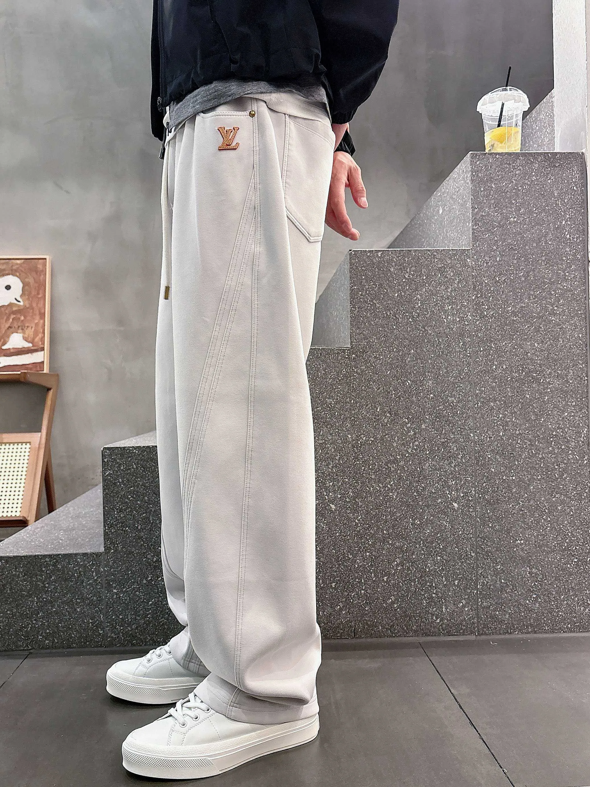Men's Trousers LOUIS VUITTON 18368682