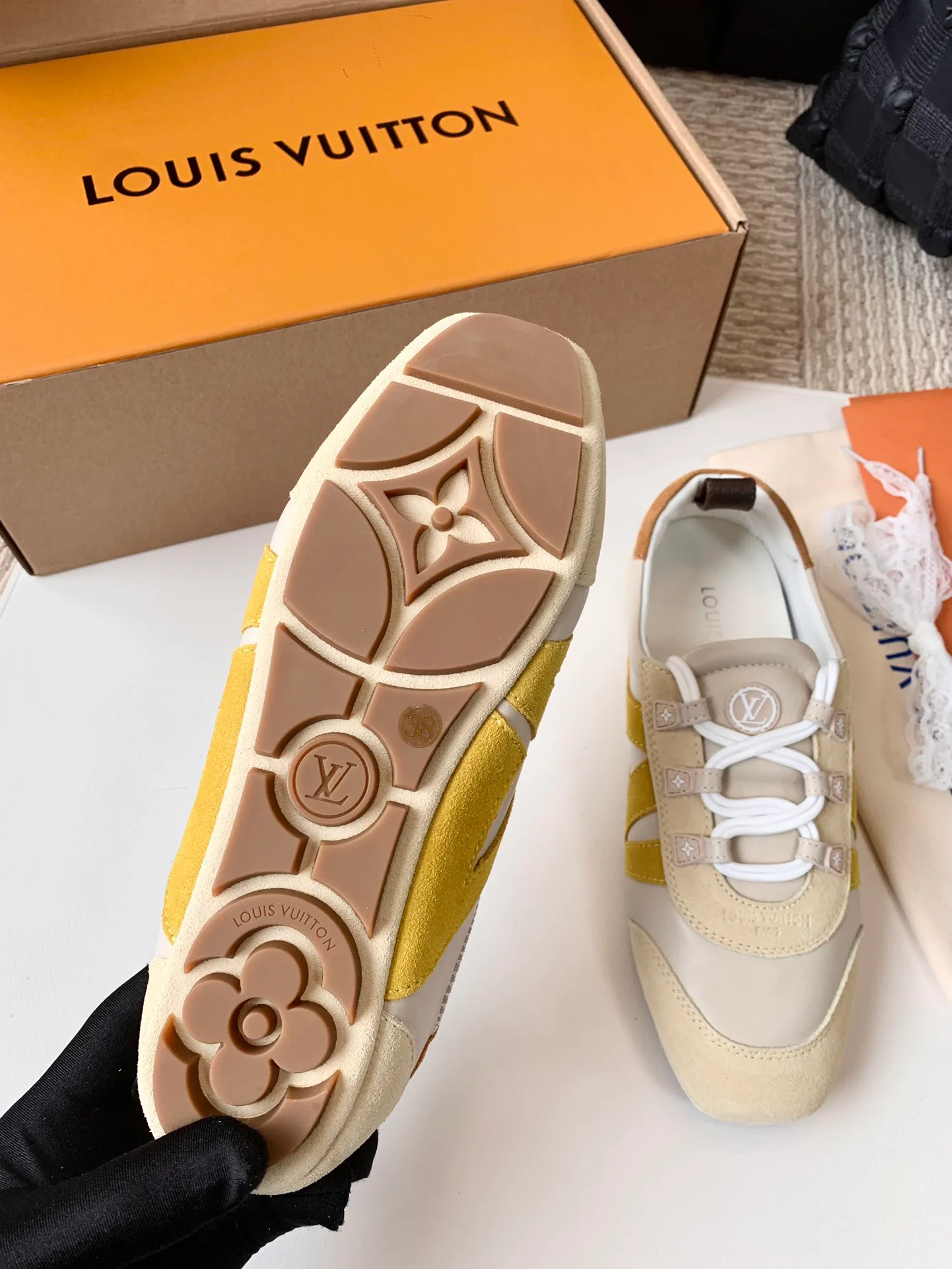 Women's Sneakers LOUIS VUITTON 17753812