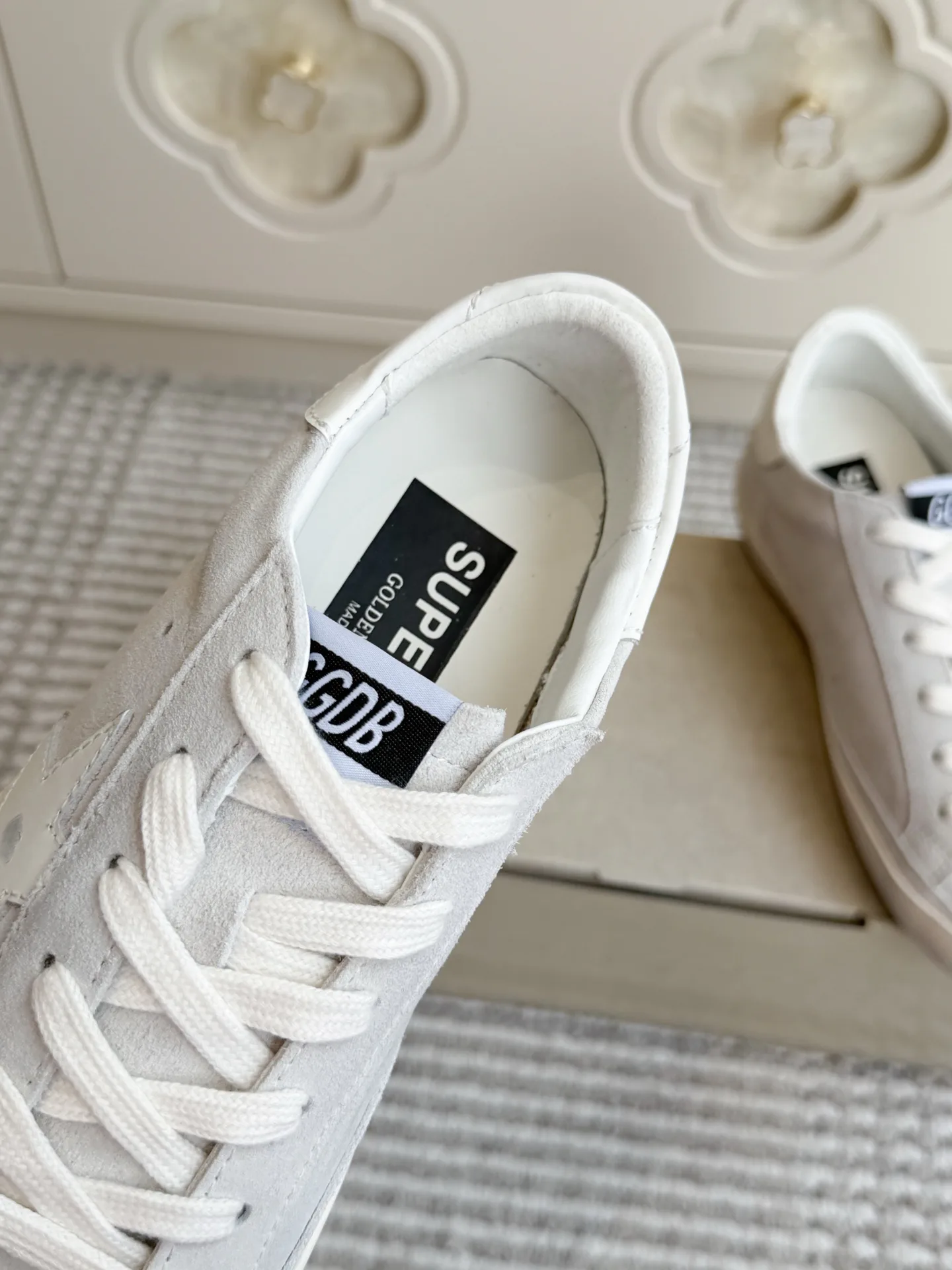 Women's Sneakers GOLDEN GOOSE 18360498