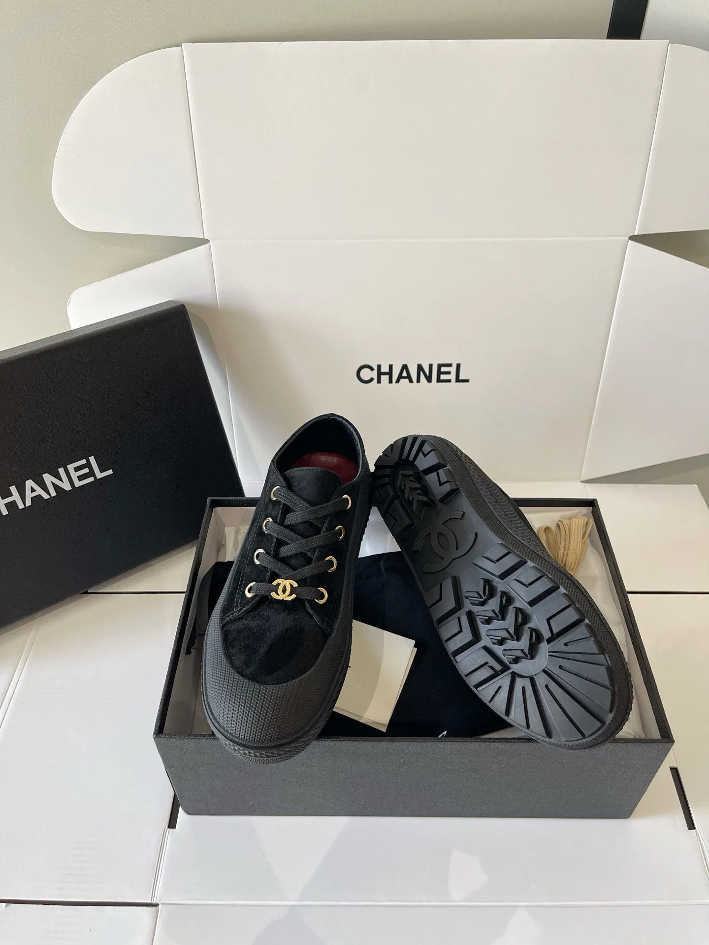 Women's Sneakers CHANEL 18437965