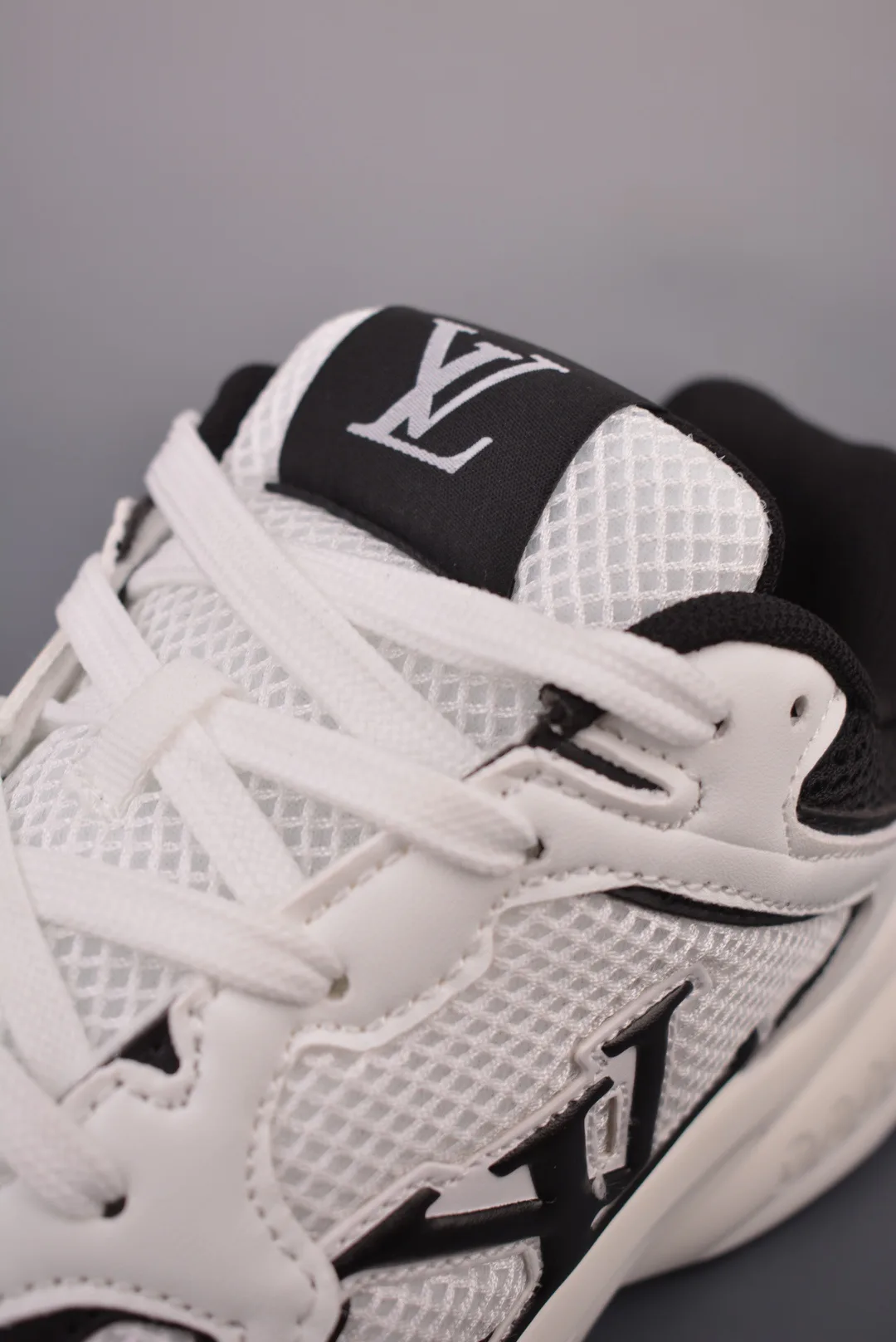 Men's Sneakers LOUIS VUITTON 17429982