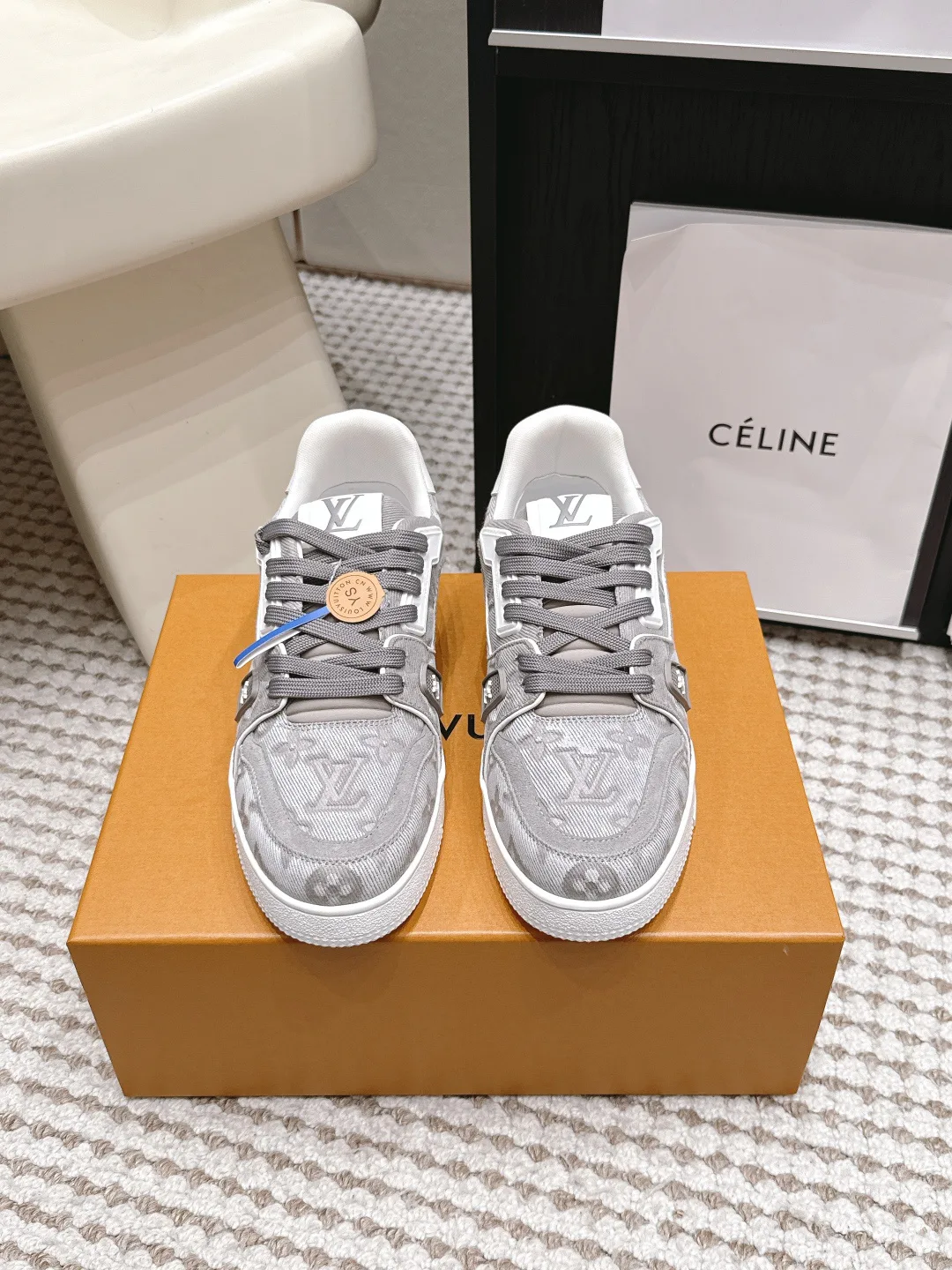 Women's Sneakers LOUIS VUITTON 17657683