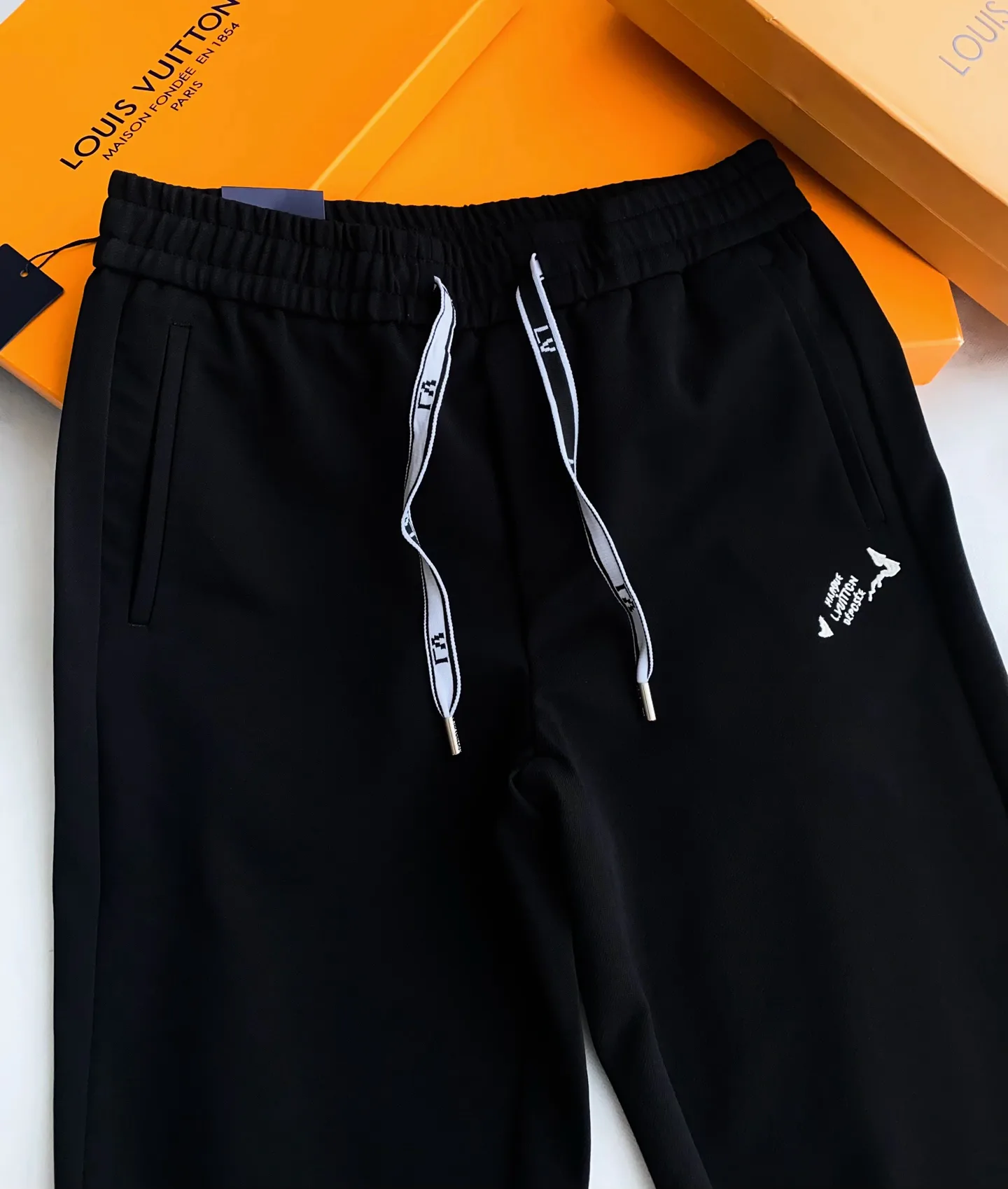 Men's Trousers LOUIS VUITTON 18161919
