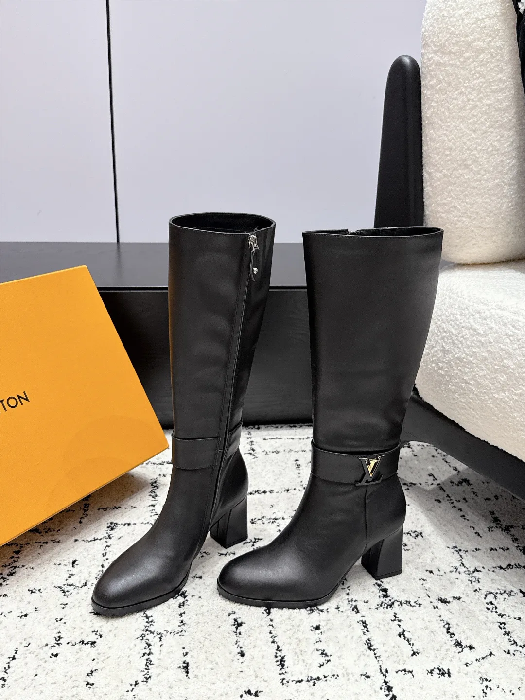 Women's Boots LOUIS VUITTON 18125192