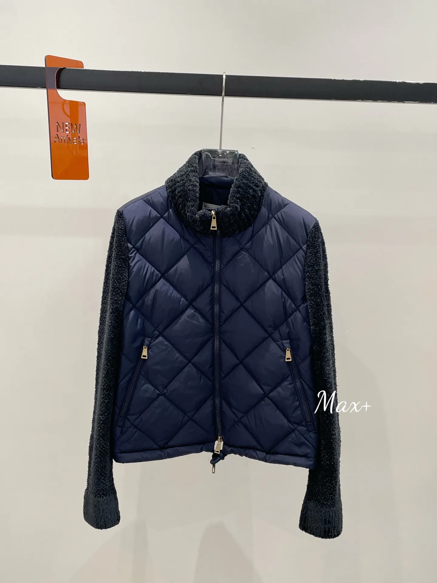 Women's Jackets And Down Jackets MONCLER 18298112
