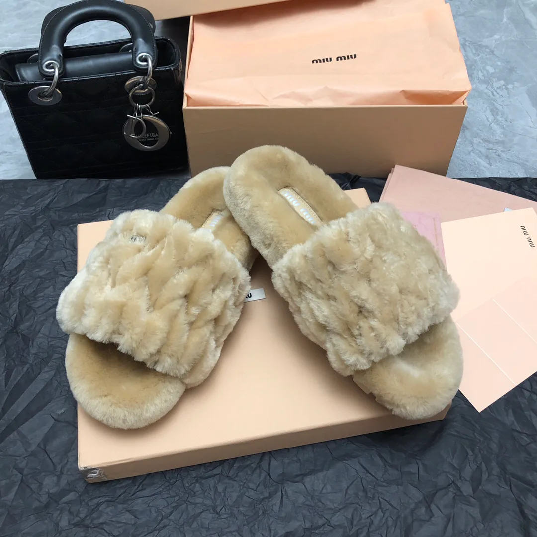 Women's Slippers MIU MIU 18005800
