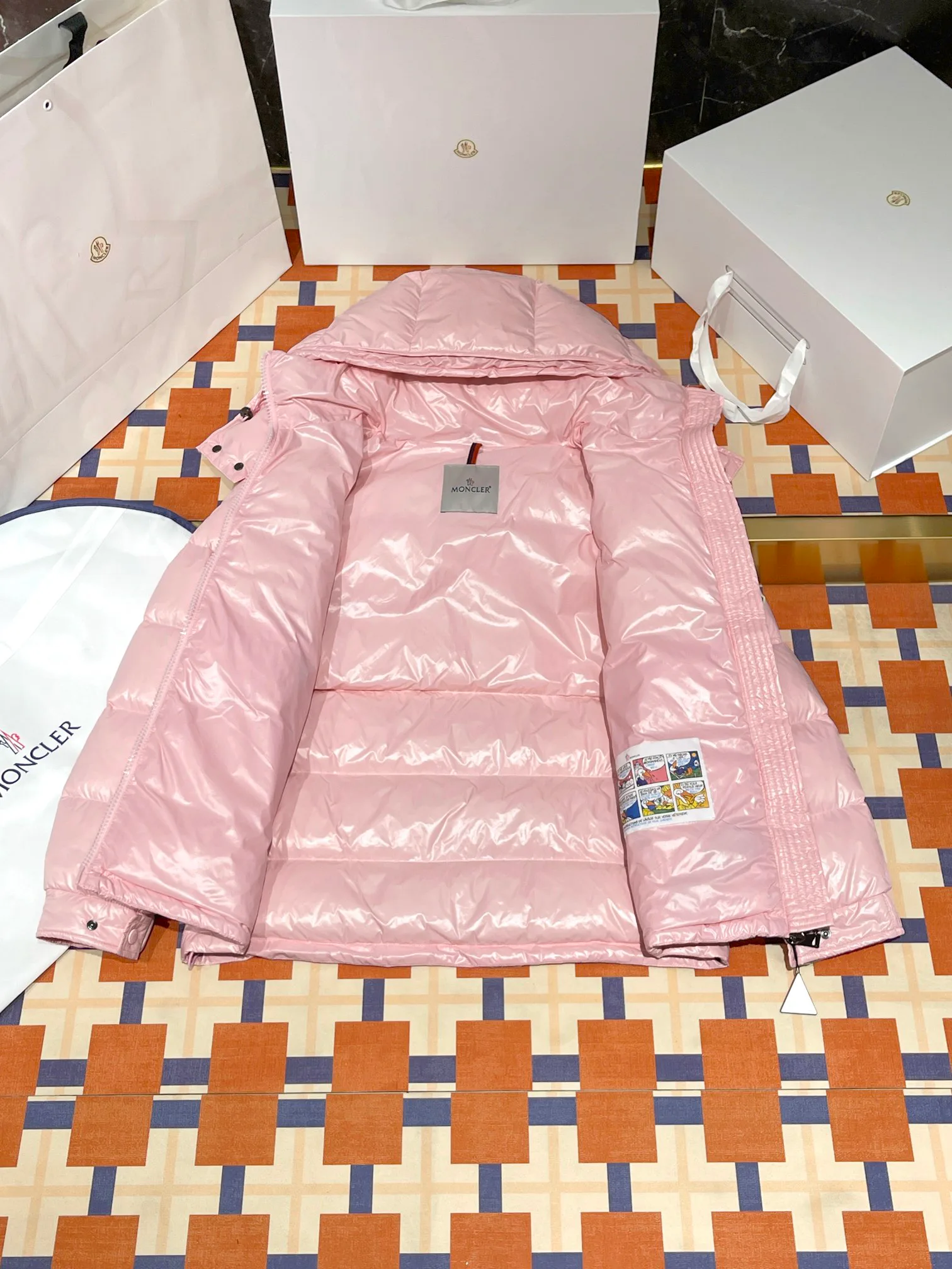 Women's Jackets And Down Jackets MONCLER 18188956