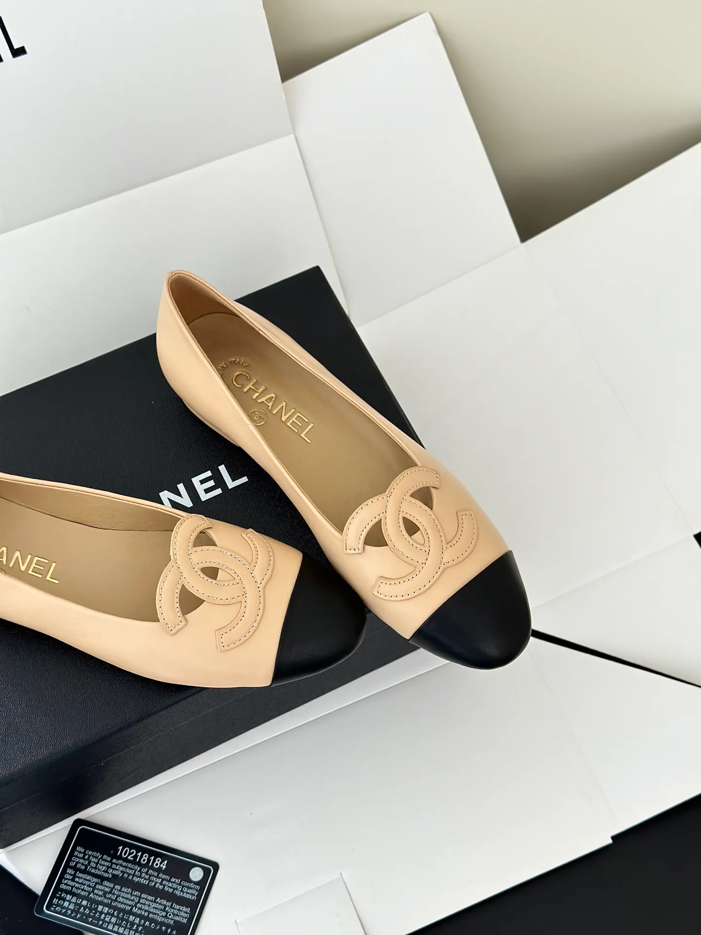 Women's Ballet Flats CHANEL 18143032