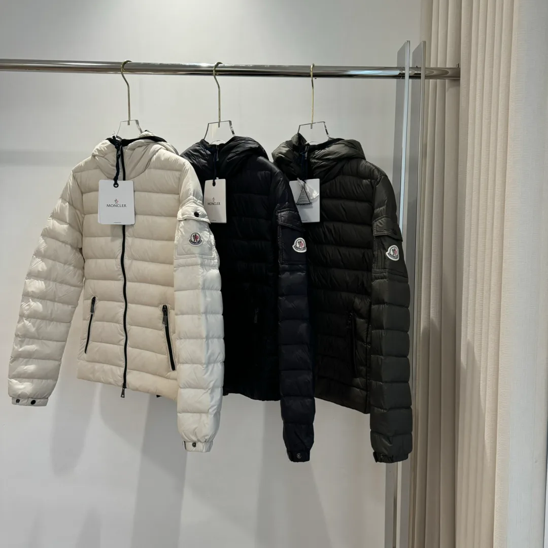 Women's Jackets And Down Jackets MONCLER 18002195