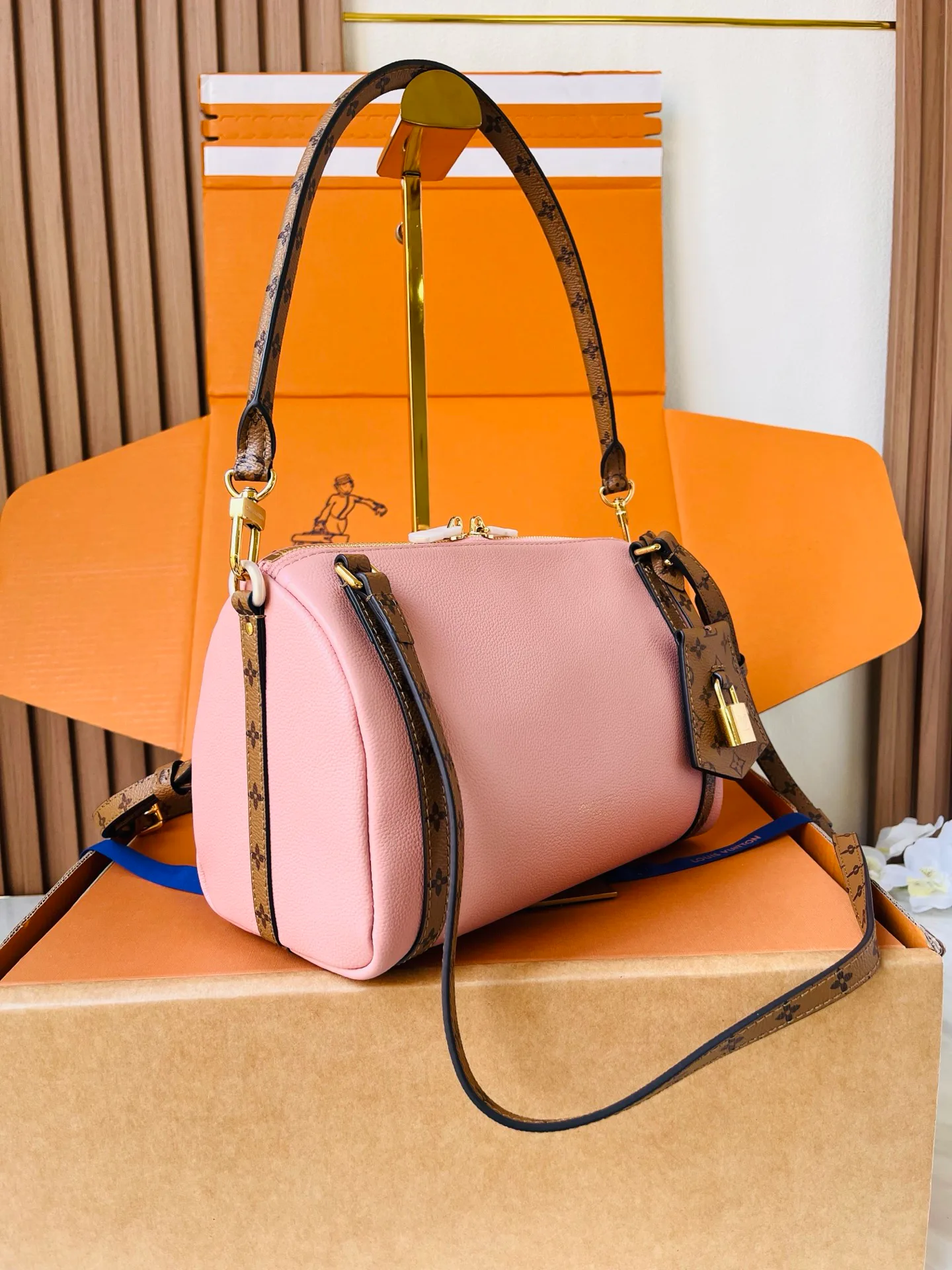 Women's Classic Handbags LOUIS VUITTON 17864852