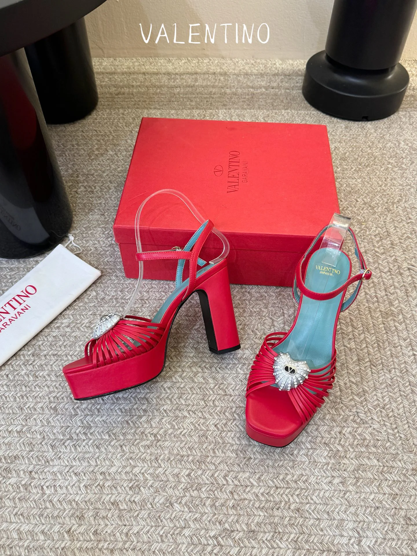 Women's Open-Toe Sandals VALENTINO 17396951