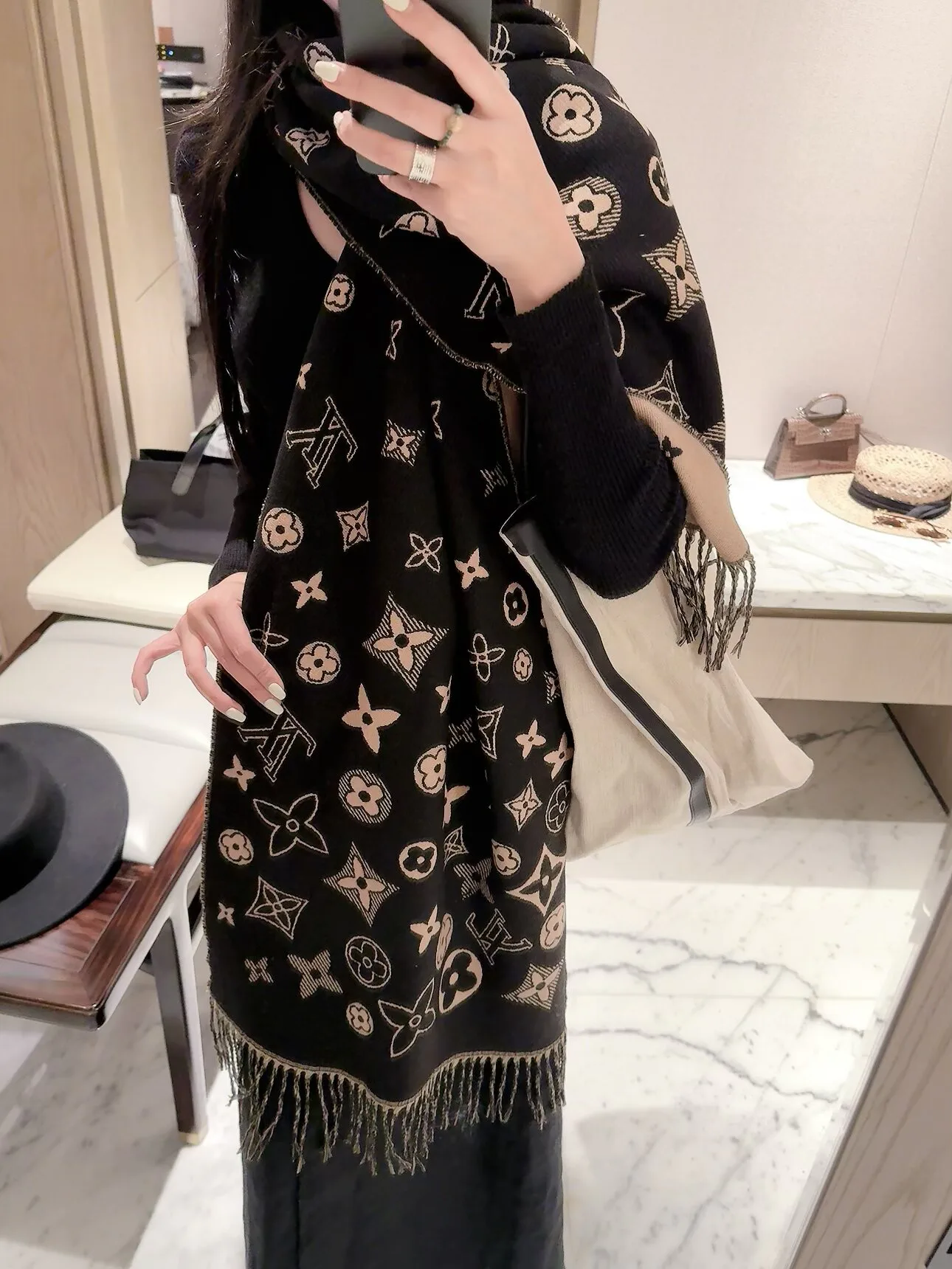Scarves LOUIS VUITTON 18377550