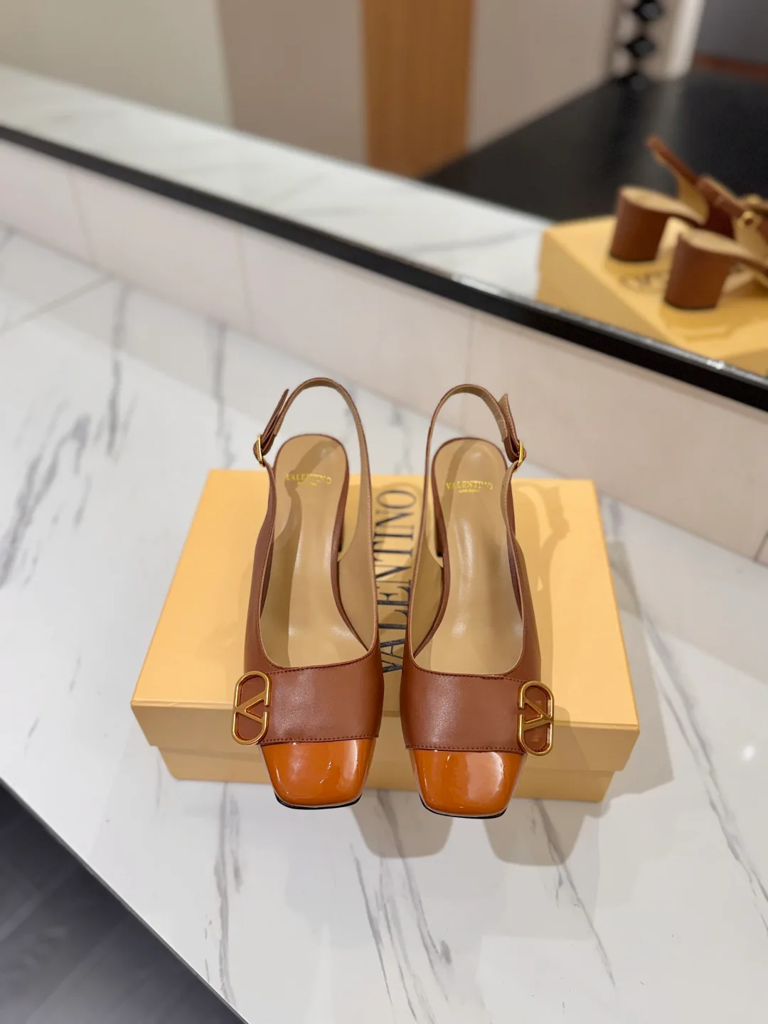 Women's Open-Toe Sandals VALENTINO 18134905
