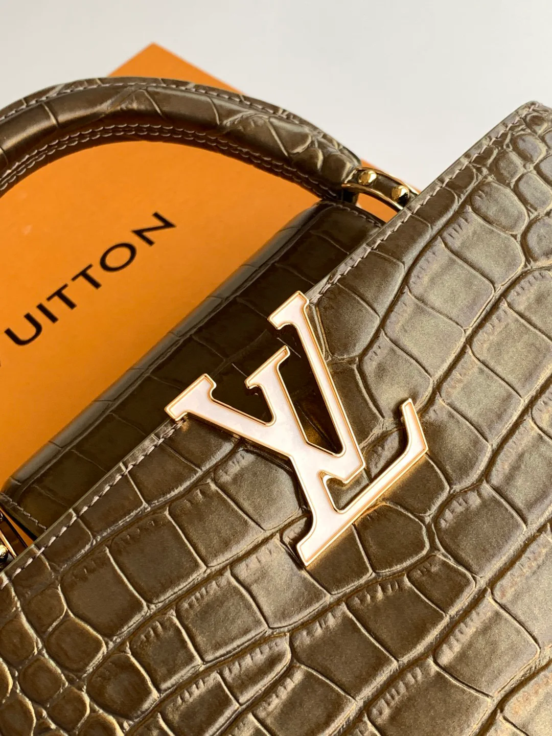 Women's Classic Handbags LOUIS VUITTON 18520946