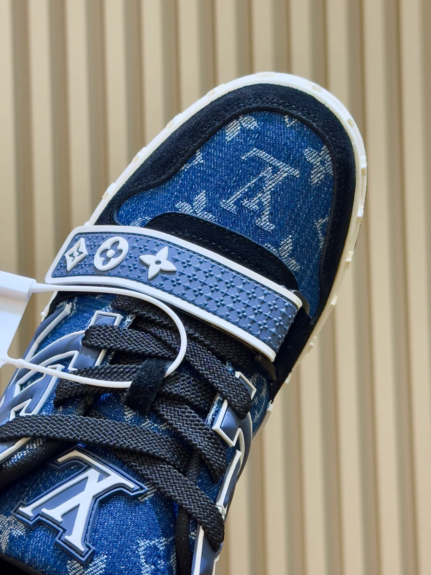 Women's Sneakers LOUIS VUITTON 18073550