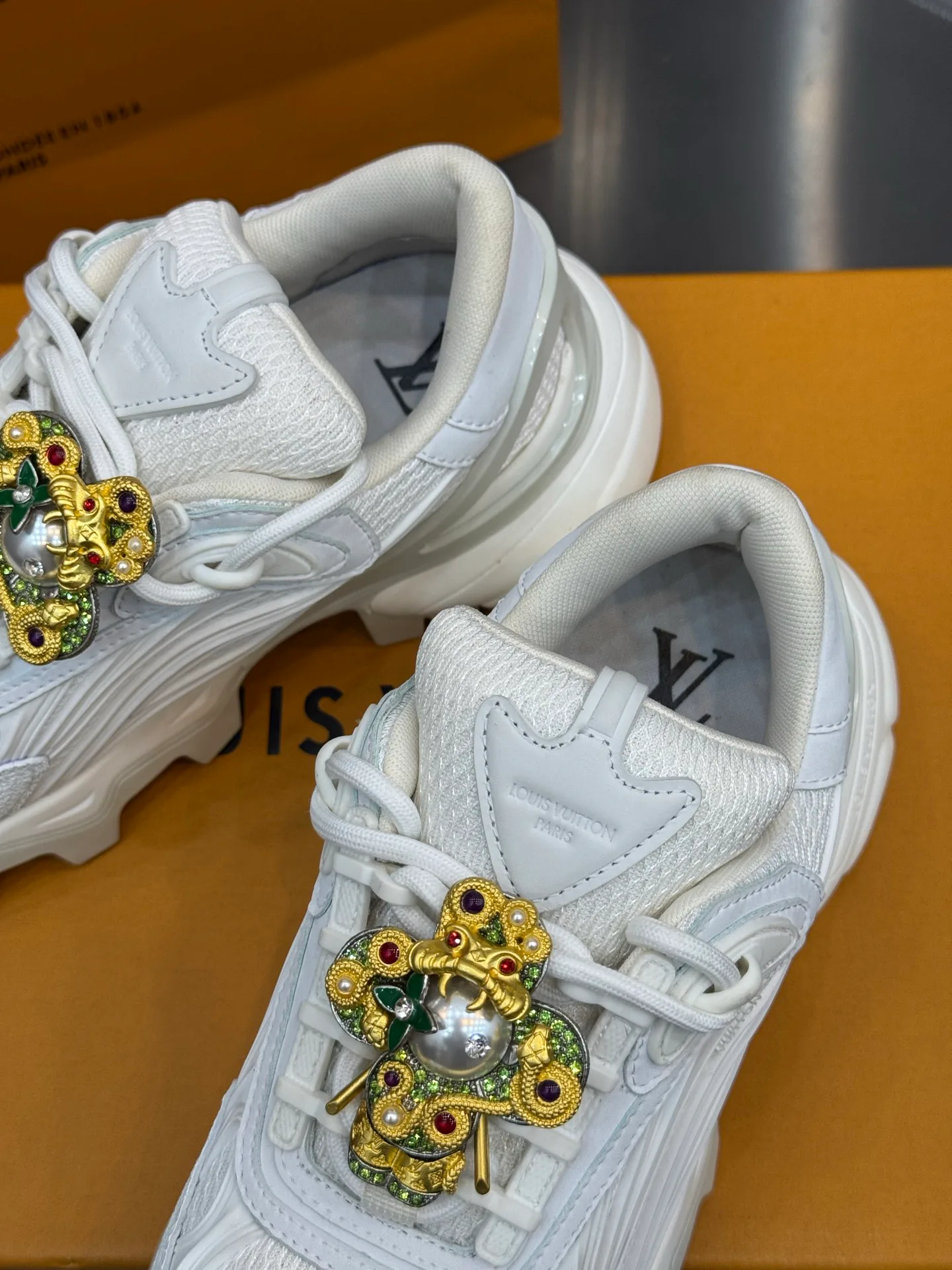 Women's Sneakers LOUIS VUITTON 18202601