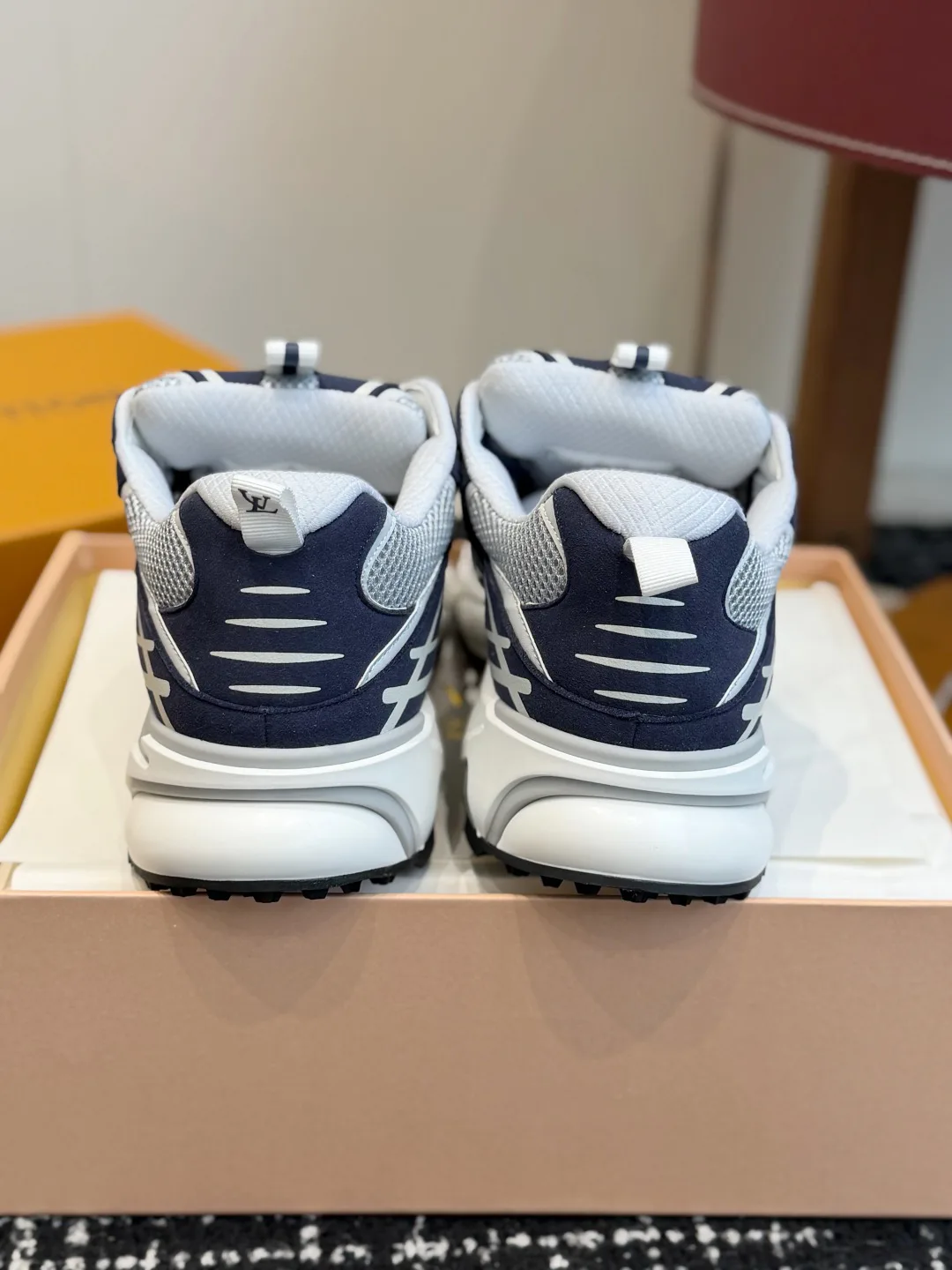 Men's Sneakers LOUIS VUITTON 17437994