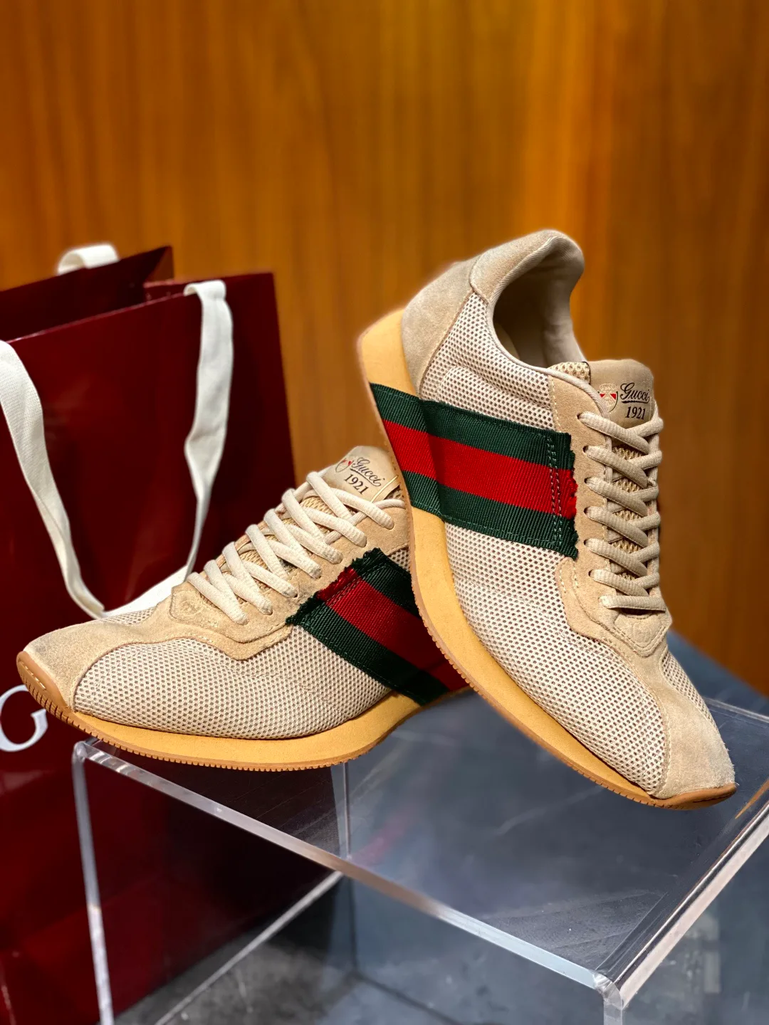 Women's Sneakers GUCCI 18119355