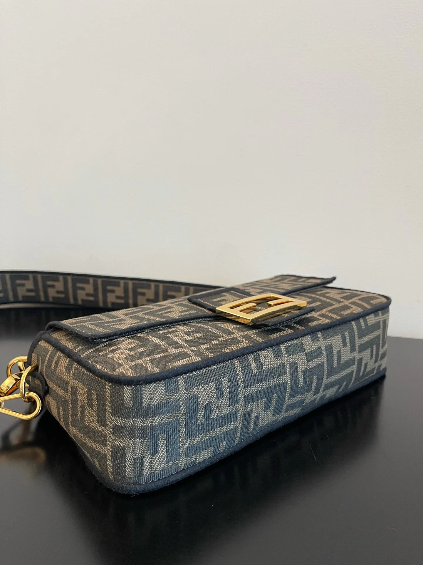 Women's Classic Handbags FENDI 17880627