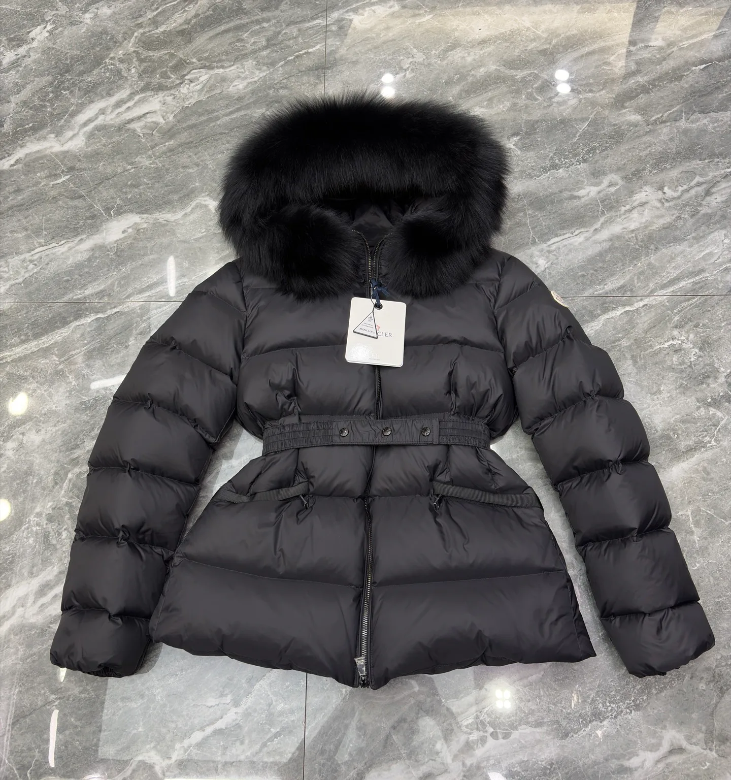 Women's Jackets And Down Jackets MONCLER 18111723